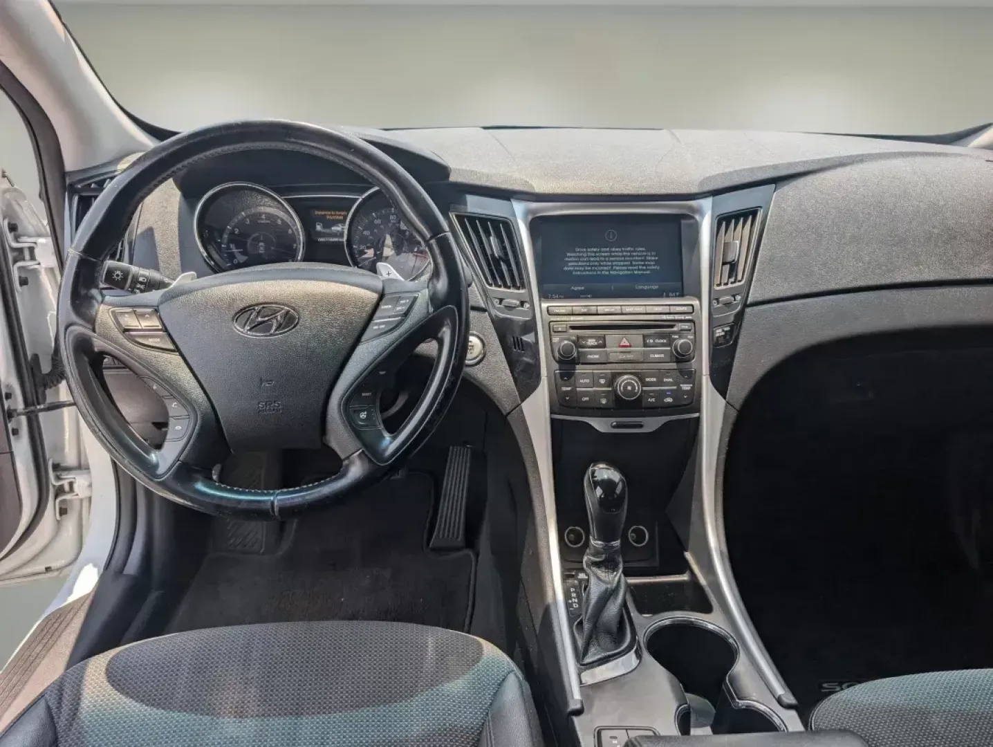 2014 /Black Hyundai Sonata SE (5NPEC4AB4EH) with an Intercooled Turbo Regular Unleaded I-4 2.0 L/122 engine, 6-Speed Automatic w/OD transmission, located at 804 22nd Ave, Phenix City, AL, 36870, (334) 297-1860, 32.484749, -85.024475 - **Experience the Open Road with the 2014 Hyundai Sonata SE Your Perfect Commuter Companion!**<br /> <br /> Are you searching for a reliable and stylish vehicle that seamlessly fits into your busy lifestyle? Look no further than this stunning 2014 Hyundai Sonata SE, now available at Gils Auto - Phen - Photo#11