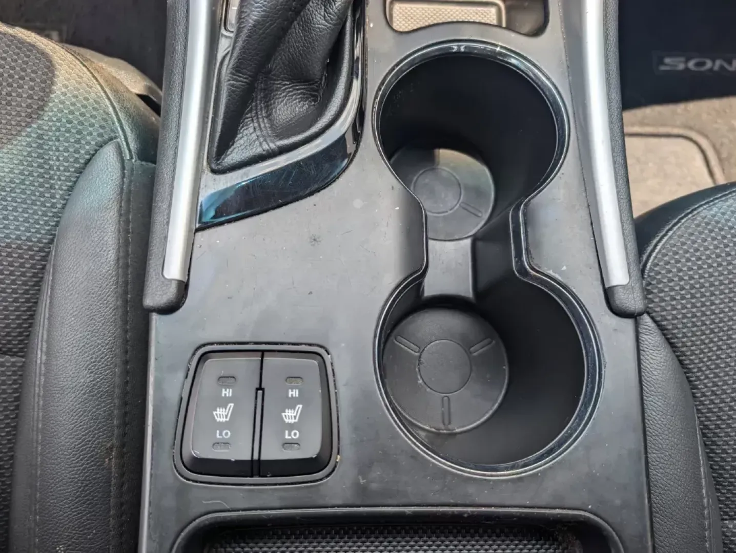 2014 /Black Hyundai Sonata SE (5NPEC4AB4EH) with an Intercooled Turbo Regular Unleaded I-4 2.0 L/122 engine, 6-Speed Automatic w/OD transmission, located at 804 22nd Ave, Phenix City, AL, 36870, (334) 297-1860, 32.484749, -85.024475 - **Experience the Open Road with the 2014 Hyundai Sonata SE Your Perfect Commuter Companion!**<br /> <br /> Are you searching for a reliable and stylish vehicle that seamlessly fits into your busy lifestyle? Look no further than this stunning 2014 Hyundai Sonata SE, now available at Gils Auto - Phen - Photo#12