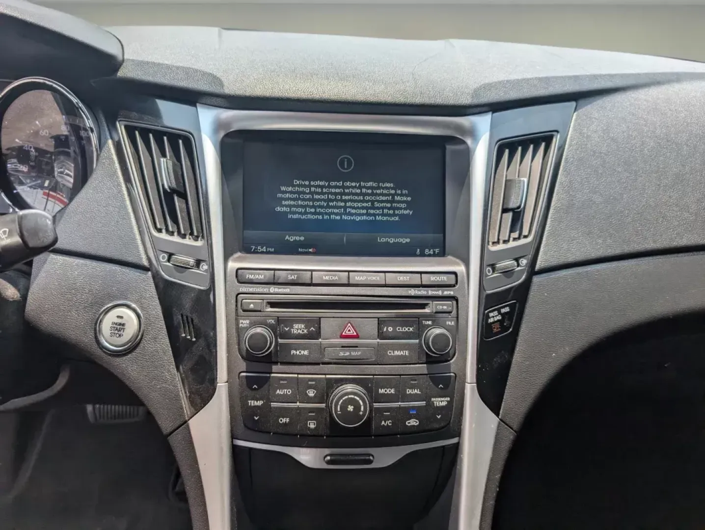 2014 /Black Hyundai Sonata SE (5NPEC4AB4EH) with an Intercooled Turbo Regular Unleaded I-4 2.0 L/122 engine, 6-Speed Automatic w/OD transmission, located at 804 22nd Ave, Phenix City, AL, 36870, (334) 297-1860, 32.484749, -85.024475 - **Experience the Open Road with the 2014 Hyundai Sonata SE Your Perfect Commuter Companion!**<br /> <br /> Are you searching for a reliable and stylish vehicle that seamlessly fits into your busy lifestyle? Look no further than this stunning 2014 Hyundai Sonata SE, now available at Gils Auto - Phen - Photo#14