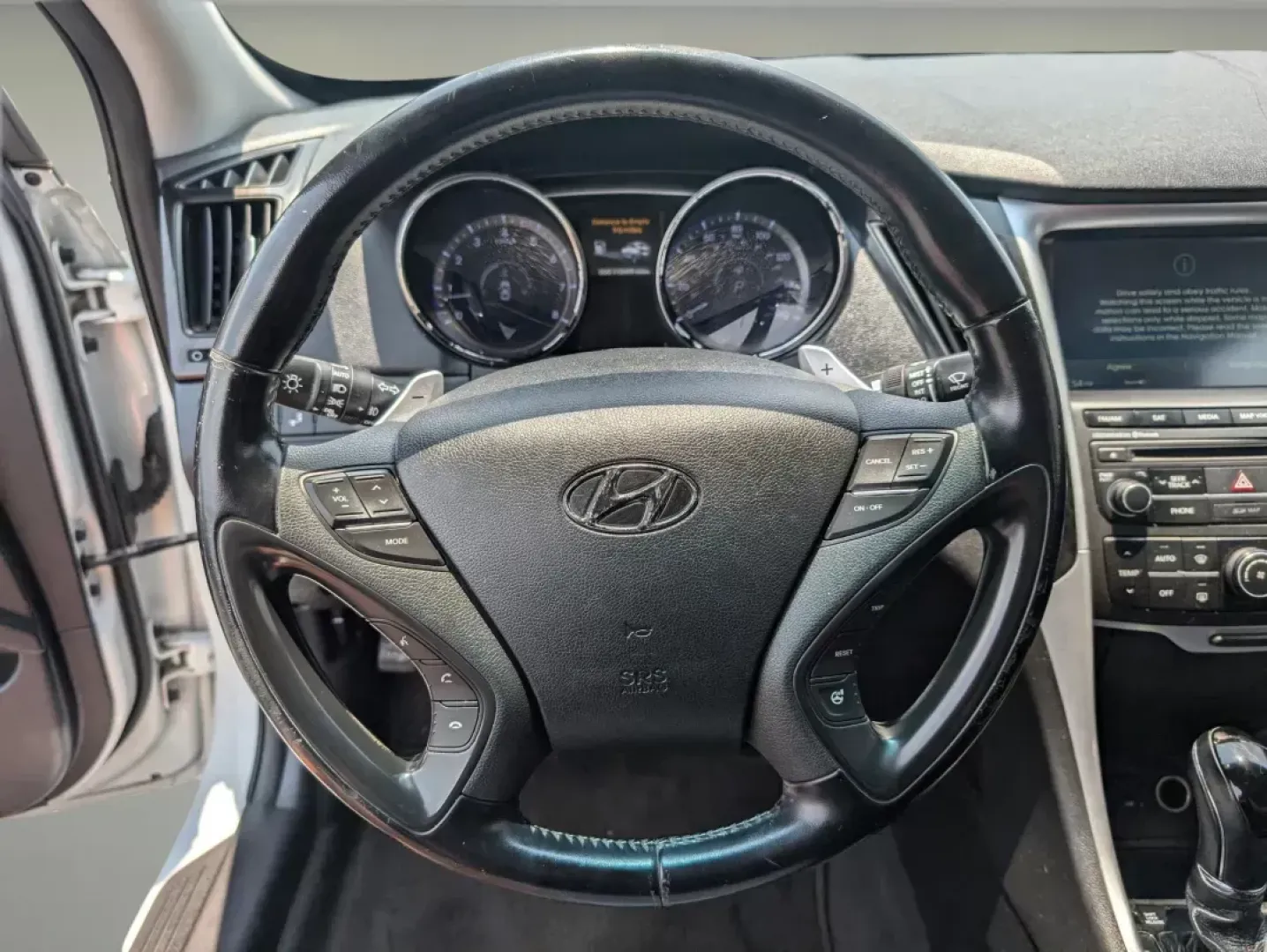 2014 /Black Hyundai Sonata SE (5NPEC4AB4EH) with an Intercooled Turbo Regular Unleaded I-4 2.0 L/122 engine, 6-Speed Automatic w/OD transmission, located at 804 22nd Ave, Phenix City, AL, 36870, (334) 297-1860, 32.484749, -85.024475 - **Experience the Open Road with the 2014 Hyundai Sonata SE Your Perfect Commuter Companion!**<br /> <br /> Are you searching for a reliable and stylish vehicle that seamlessly fits into your busy lifestyle? Look no further than this stunning 2014 Hyundai Sonata SE, now available at Gils Auto - Phen - Photo#15