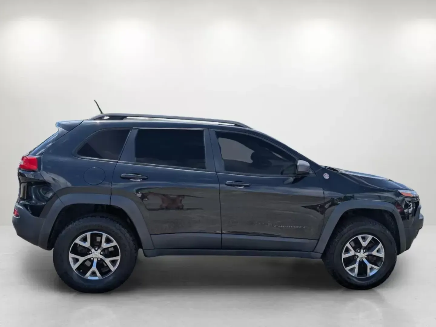 2014 /Black Jeep Cherokee Trailhawk (1C4PJMBS1EW) with an Regular Unleaded V-6 3.2 L/198 engine, 9-Speed Automatic w/OD transmission, located at 3959 U.S. 80 W, Phenix City, AL, 36870, (334) 297-4885, 32.469296, -85.135185 - 2014 Jeep Cherokee Trailhawk - Photo#4