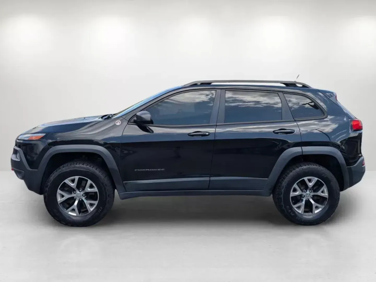 2014 /Black Jeep Cherokee Trailhawk (1C4PJMBS1EW) with an Regular Unleaded V-6 3.2 L/198 engine, 9-Speed Automatic w/OD transmission, located at 3959 U.S. 80 W, Phenix City, AL, 36870, (334) 297-4885, 32.469296, -85.135185 - 2014 Jeep Cherokee Trailhawk - Photo#8