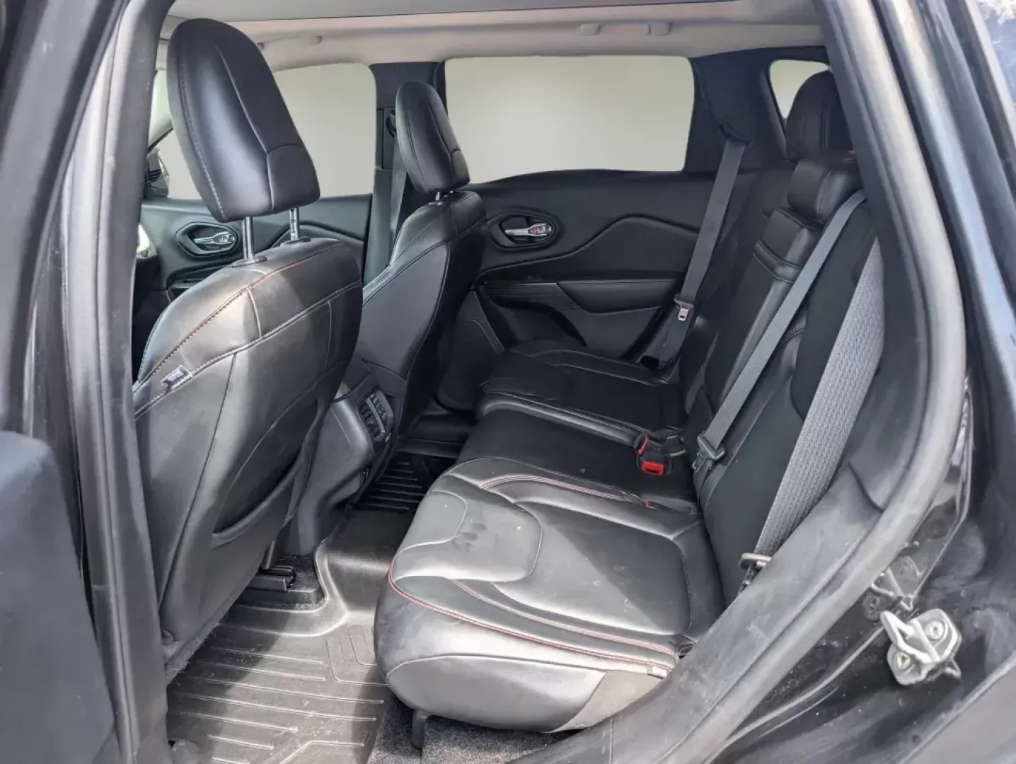 2014 /Black Jeep Cherokee Trailhawk (1C4PJMBS1EW) with an Regular Unleaded V-6 3.2 L/198 engine, 9-Speed Automatic w/OD transmission, located at 3959 U.S. 80 W, Phenix City, AL, 36870, (334) 297-4885, 32.469296, -85.135185 - 2014 Jeep Cherokee Trailhawk - Photo#11