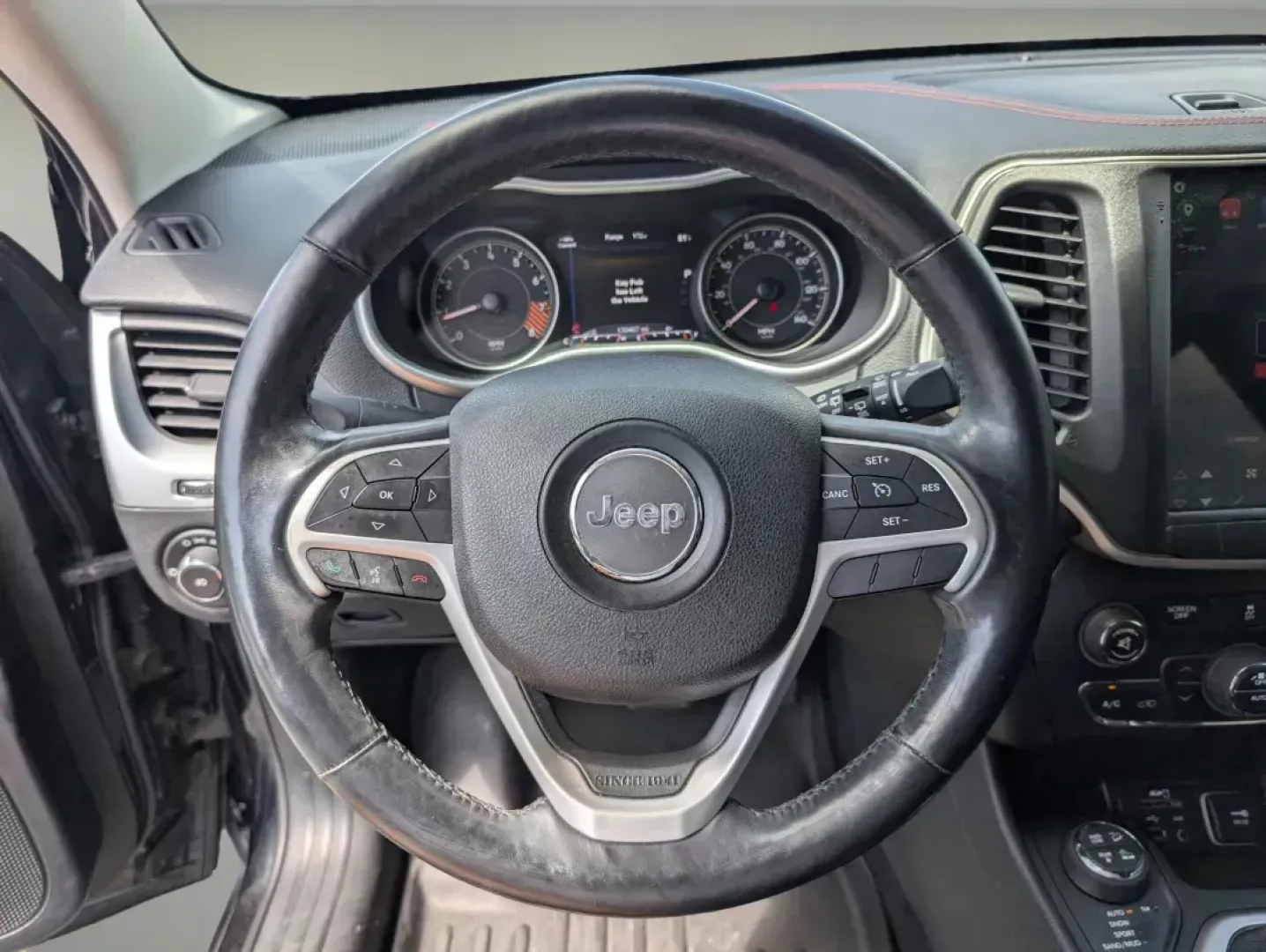 2014 /Black Jeep Cherokee Trailhawk (1C4PJMBS1EW) with an Regular Unleaded V-6 3.2 L/198 engine, 9-Speed Automatic w/OD transmission, located at 3959 U.S. 80 W, Phenix City, AL, 36870, (334) 297-4885, 32.469296, -85.135185 - 2014 Jeep Cherokee Trailhawk - Photo#16