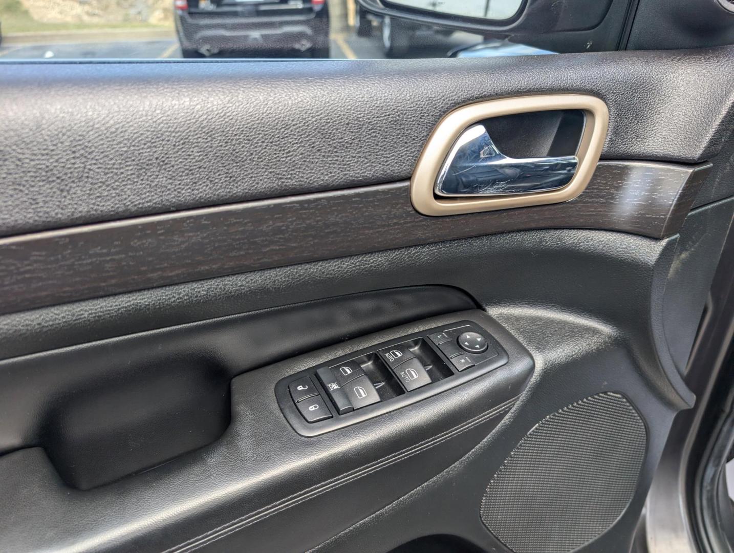 2014 /Black Jeep Grand Cherokee Laredo (1C4RJEAG1EC) with an Regular Unleaded V-6 3.6 L/220 engine, 8-Speed Automatic w/OD transmission, located at 3959 U.S. 80 W, Phenix City, AL, 36870, (334) 297-4885, 32.469296, -85.135185 - 2014 Jeep Grand Cherokee Laredo - Photo#8