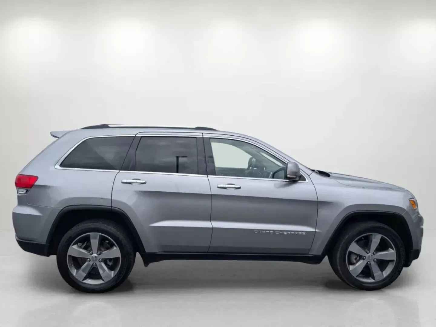 2014 /Black/Lt Frost Beige Jeep Grand Cherokee Limited (1C4RJEBG4EC) with an Regular Unleaded V-6 3.6 L/220 engine, 8-Speed Automatic w/OD transmission, located at 804 22nd Ave, Phenix City, AL, 36870, (334) 297-1860, 32.484749, -85.024475 - **Elevate Your Adventures with the 2014 Jeep Grand Cherokee Limited!** <br /> <br /> Are you ready to take your road trips and weekend adventures to the next level? The 2014 Jeep Grand Cherokee Limited is the perfect companion for those who seek both luxury and capability. Whether you're navigating - Photo#3