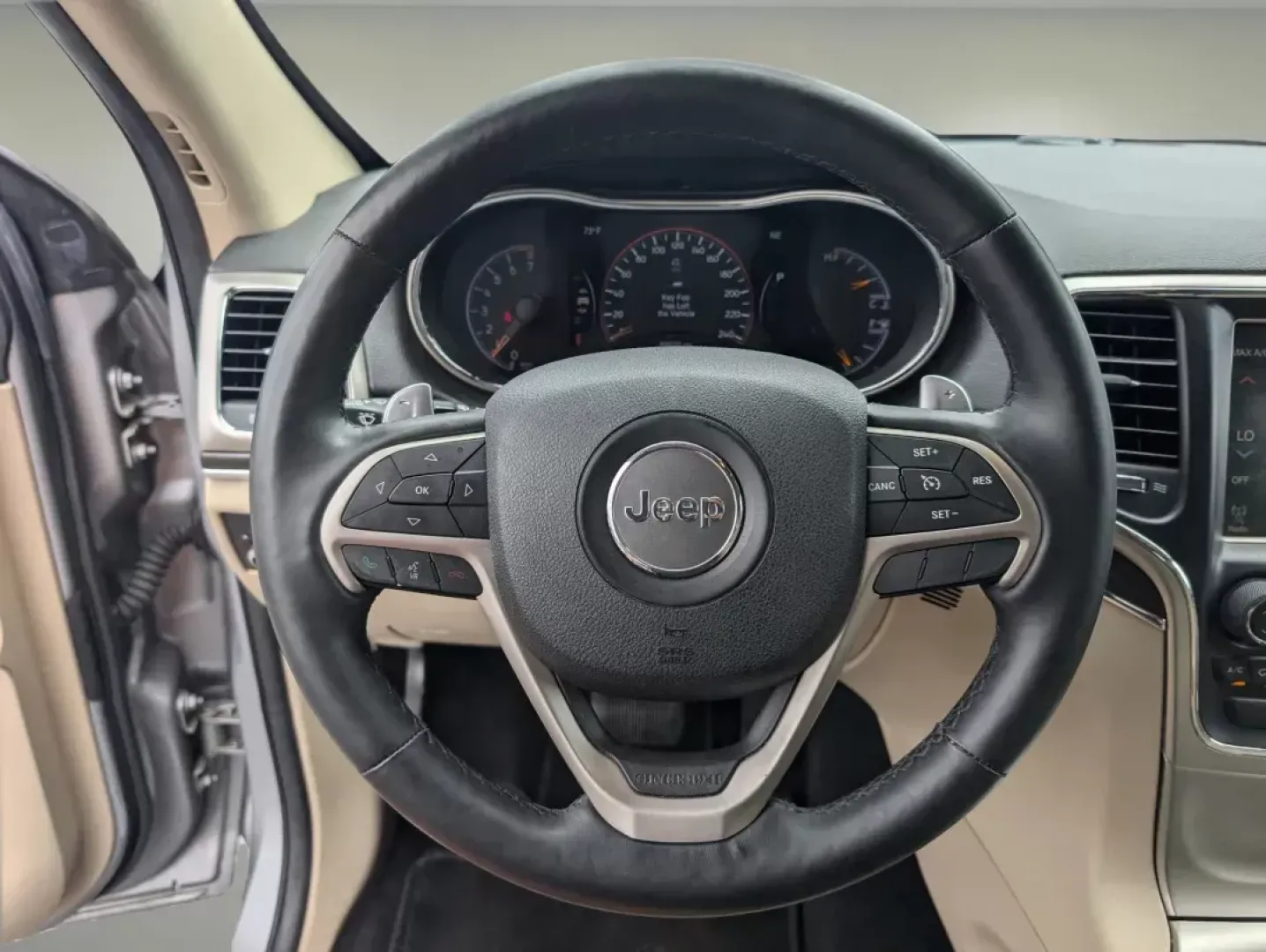2014 /Black/Lt Frost Beige Jeep Grand Cherokee Limited (1C4RJEBG4EC) with an Regular Unleaded V-6 3.6 L/220 engine, 8-Speed Automatic w/OD transmission, located at 804 22nd Ave, Phenix City, AL, 36870, (334) 297-1860, 32.484749, -85.024475 - **Elevate Your Adventures with the 2014 Jeep Grand Cherokee Limited!** <br /> <br /> Are you ready to take your road trips and weekend adventures to the next level? The 2014 Jeep Grand Cherokee Limited is the perfect companion for those who seek both luxury and capability. Whether you're navigating - Photo#15