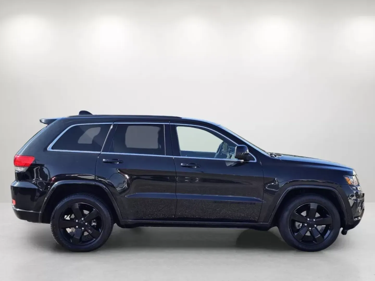 2014 /Black Jeep Grand Cherokee Altitude (1C4RJFAG4EC) with an Other engine, located at 3959 U.S. 80 W, Phenix City, AL, 36870, (334) 297-4885, 32.469296, -85.135185 - Looking for a reliable SUV to elevate your family adventures or daily commutes? Look no further! At Gils Auto in Phenix City, AL, we proudly present this stunning 2014 Jeep Grand Cherokee Altitude, perfect for those who seek a blend of performance and comfort. Whether you're navigating through city - Photo#4