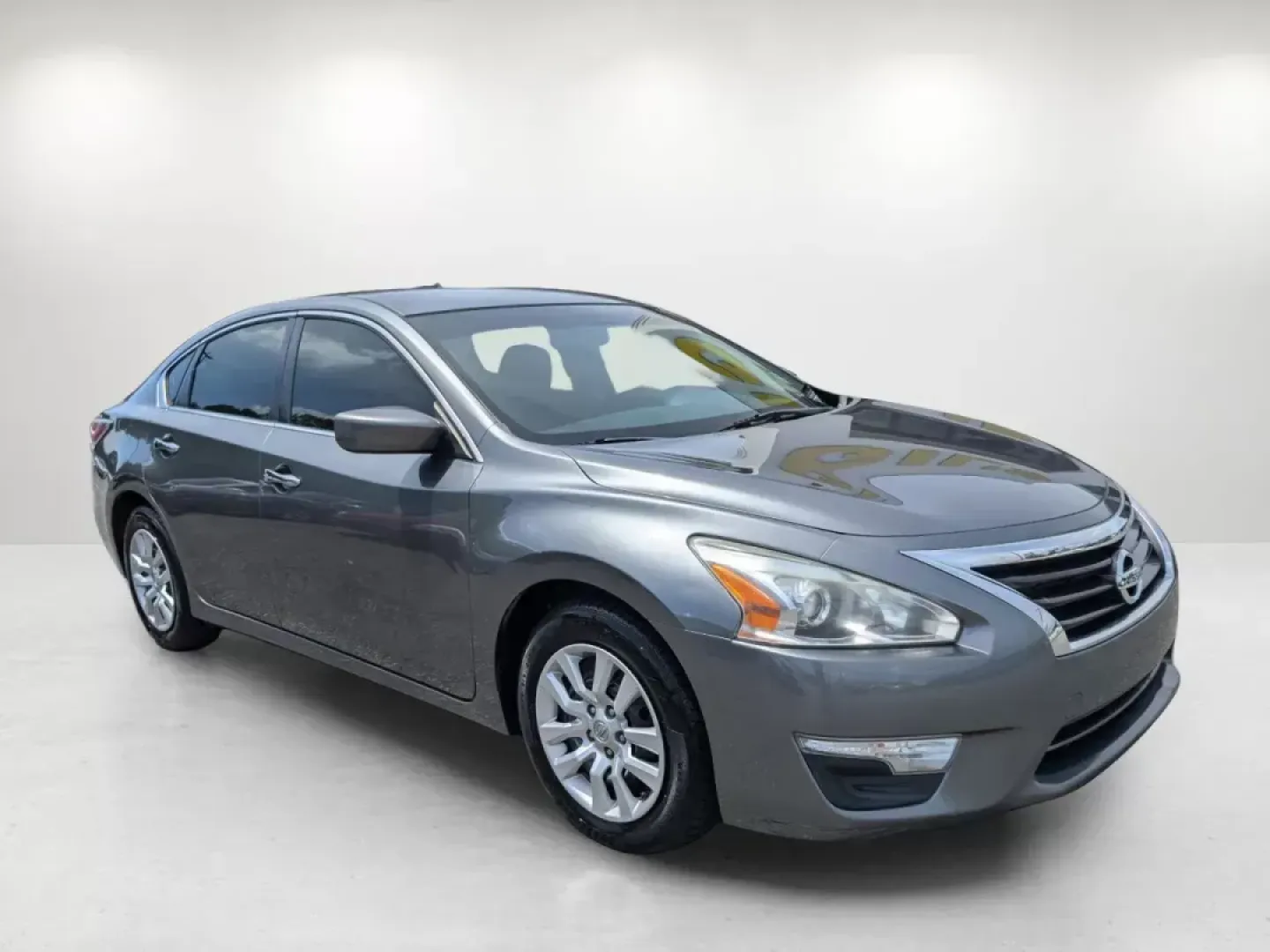 2014 /Charcoal Nissan Altima 2.5 S (1N4AL3AP8EC) with an Regular Unleaded I-4 2.5 L/152 engine, 1-Speed CVT w/OD transmission, located at 1430 Gateway Drive, Opelika, AL, 36801, (334) 239-0944, 32.637871, -85.409790 - 2014 Nissan Altima 2.5 S - Photo#5