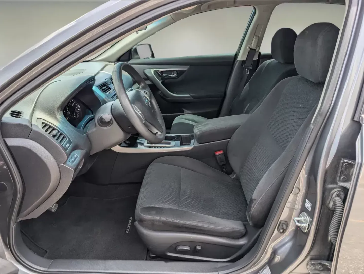 2014 /Charcoal Nissan Altima 2.5 S (1N4AL3AP8EC) with an Regular Unleaded I-4 2.5 L/152 engine, 1-Speed CVT w/OD transmission, located at 1430 Gateway Drive, Opelika, AL, 36801, (334) 239-0944, 32.637871, -85.409790 - 2014 Nissan Altima 2.5 S - Photo#8