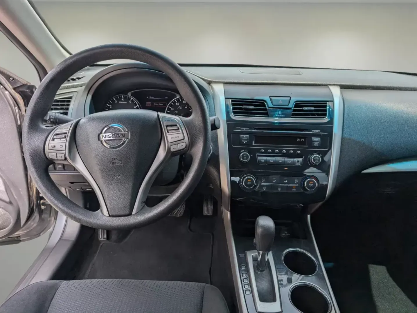 2014 /Charcoal Nissan Altima 2.5 S (1N4AL3AP8EC) with an Regular Unleaded I-4 2.5 L/152 engine, 1-Speed CVT w/OD transmission, located at 1430 Gateway Drive, Opelika, AL, 36801, (334) 239-0944, 32.637871, -85.409790 - 2014 Nissan Altima 2.5 S - Photo#10