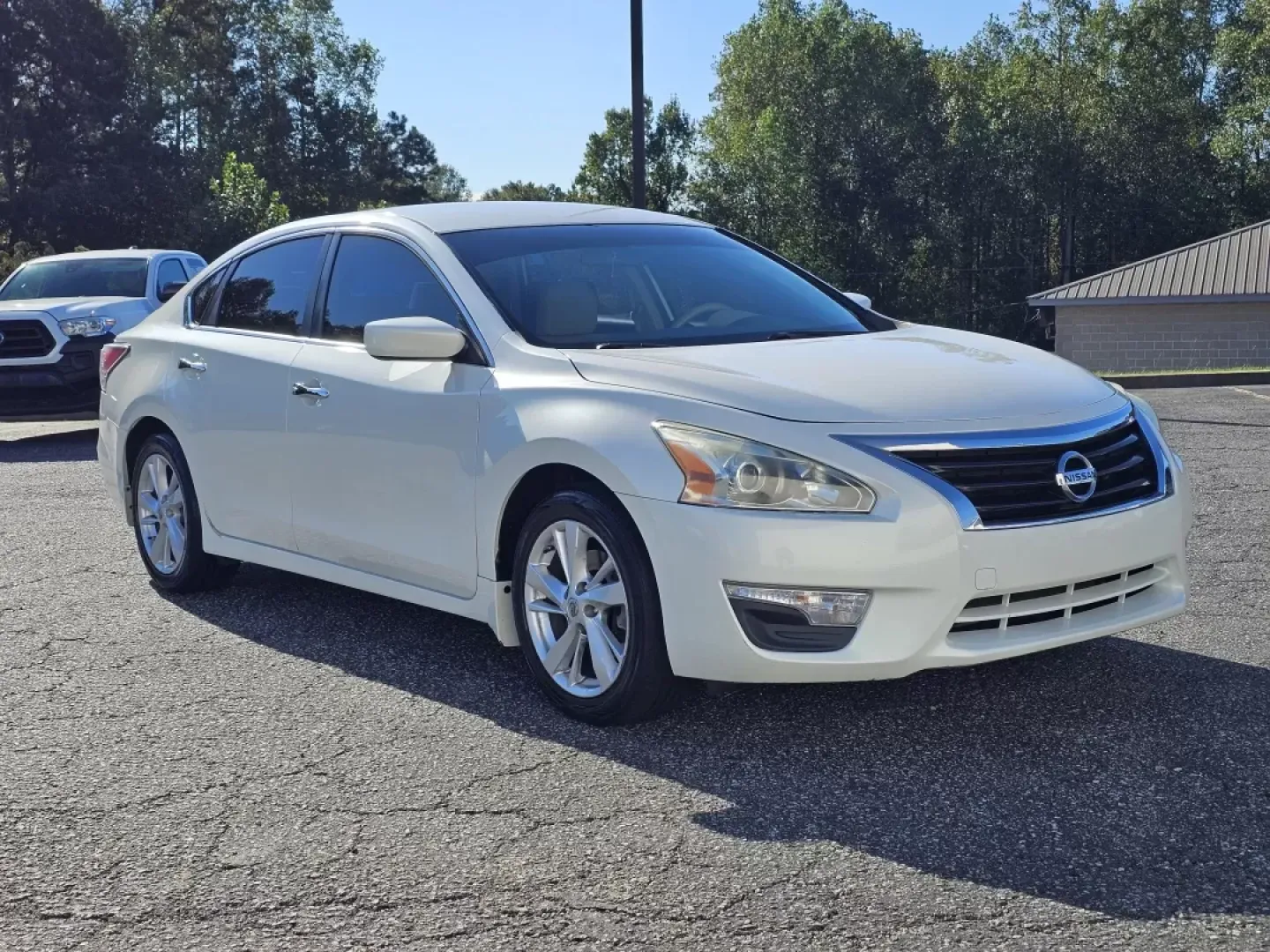 2014 /Beige Nissan Altima 2.5 SV (1N4AL3AP7EC) with an Other engine, located at 3959 U.S. 80 W, Phenix City, AL, 36870, (334) 297-4885, 32.469296, -85.135185 - **Experience the Freedom of the Open Road with the 2014 Nissan Altima 2.5 SV** <br /> <br /> Are you ready to elevate your daily commute or embark on weekend adventures? The 2014 Nissan Altima 2.5 SV is your perfect companion for both city and highway driving, making it ideal for budget-conscious - Photo#2
