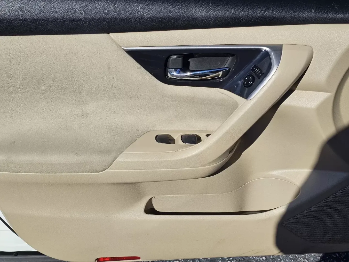 2014 /Beige Nissan Altima 2.5 SV (1N4AL3AP7EC) with an Other engine, located at 3959 U.S. 80 W, Phenix City, AL, 36870, (334) 297-4885, 32.469296, -85.135185 - **Experience the Freedom of the Open Road with the 2014 Nissan Altima 2.5 SV** <br /> <br /> Are you ready to elevate your daily commute or embark on weekend adventures? The 2014 Nissan Altima 2.5 SV is your perfect companion for both city and highway driving, making it ideal for budget-conscious - Photo#8