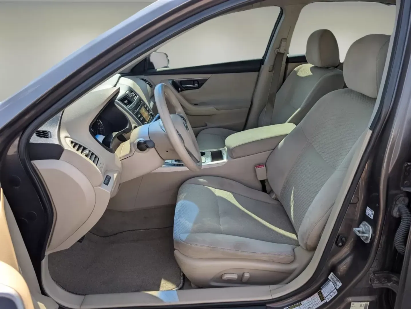 2014 /Beige Nissan Altima 2.5 S (1N4AL3AP0EC) with an Other engine, located at 521 Old Farm Lane Rd, Prattville, AL, 36066, (334) 325-1505, 32.482460, -86.416367 - Are you looking for a reliable sedan that seamlessly fits into your busy lifestyle? Look no further than this 2014 Nissan Altima 2.5 S, perfectly suited for daily commutes, family outings, or weekend adventures around Phenix City. Whether you're navigating busy streets or embarking on long drives, t - Photo#8