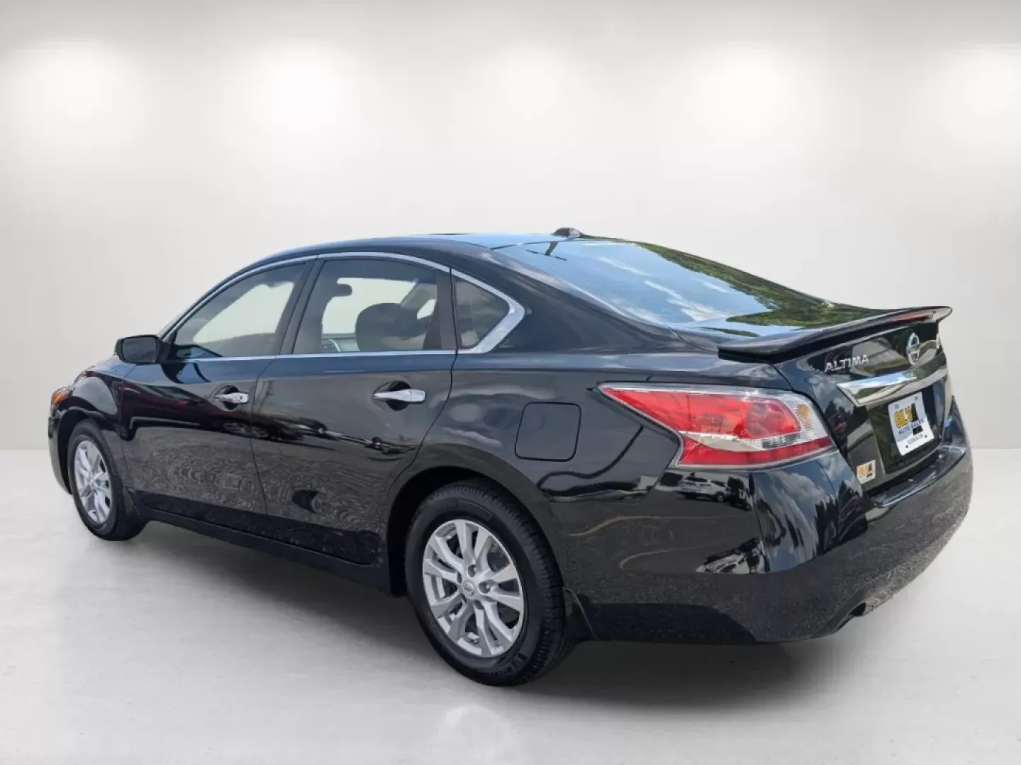 2014 /Charcoal Nissan Altima 2.5 S (1N4AL3AP4EC) with an Other engine, located at 3959 U.S. 80 W, Phenix City, AL, 36870, (334) 297-4885, 32.469296, -85.135185 - **Elevate Your Daily Drive with the 2014 Nissan Altima! Perfect for Commuters and Families Alike!**<br /> <br /> Are you searching for a reliable, stylish vehicle that can seamlessly fit into your busy lifestyle? Look no further than this stunning 2014 Nissan Altima from Gils Auto, located in the he - Photo#7