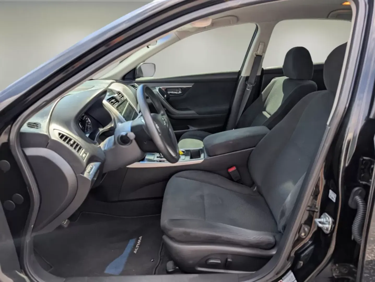 2014 /Charcoal Nissan Altima 2.5 S (1N4AL3AP4EC) with an Other engine, located at 3959 U.S. 80 W, Phenix City, AL, 36870, (334) 297-4885, 32.469296, -85.135185 - **Elevate Your Daily Drive with the 2014 Nissan Altima! Perfect for Commuters and Families Alike!**<br /> <br /> Are you searching for a reliable, stylish vehicle that can seamlessly fit into your busy lifestyle? Look no further than this stunning 2014 Nissan Altima from Gils Auto, located in the he - Photo#10