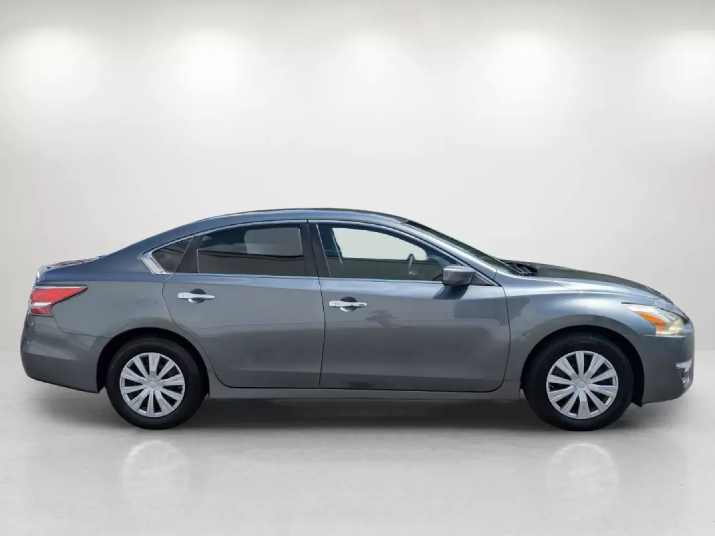 2014 /Charcoal Nissan Altima 2.5 S (1N4AL3AP9EN) with an Other engine, located at 804 22nd Ave, Phenix City, AL, 36870, (334) 297-1860, 32.484749, -85.024475 - **Embrace the Journey with the 2014 Nissan Altima 2.5 S Perfect for Everyday Adventures!**<br /> <br /> Looking for a reliable vehicle that fits seamlessly into your busy lifestyle? The 2014 Nissan Altima 2.5 S is your ideal companion for daily commutes, weekend road trips, and everything in betwee - Photo#3