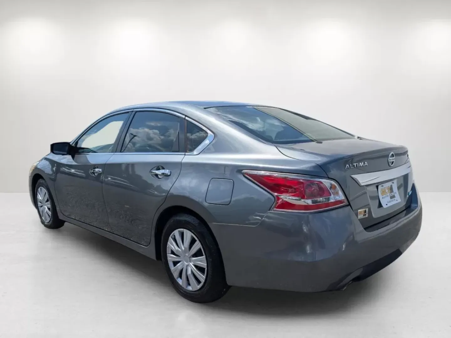 2014 /Charcoal Nissan Altima 2.5 S (1N4AL3AP9EN) with an Other engine, located at 804 22nd Ave, Phenix City, AL, 36870, (334) 297-1860, 32.484749, -85.024475 - **Embrace the Journey with the 2014 Nissan Altima 2.5 S Perfect for Everyday Adventures!**<br /> <br /> Looking for a reliable vehicle that fits seamlessly into your busy lifestyle? The 2014 Nissan Altima 2.5 S is your ideal companion for daily commutes, weekend road trips, and everything in betwee - Photo#6