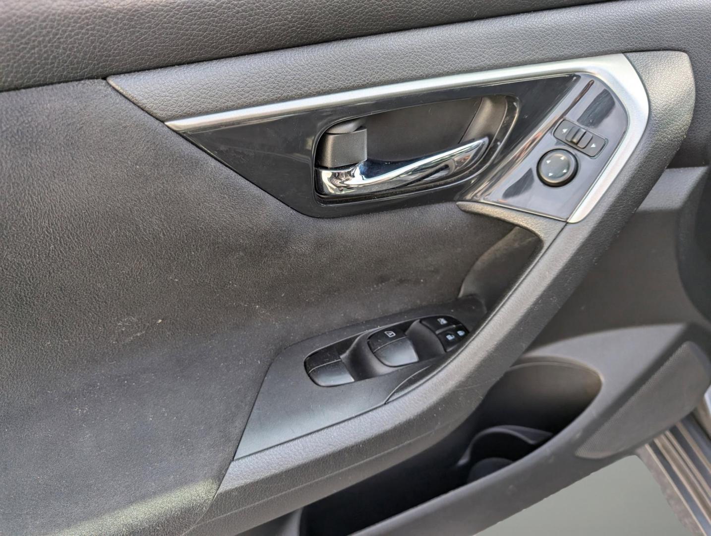 2014 /Charcoal Nissan Altima 2.5 (1N4AL3AP1EC) with an Regular Unleaded I-4 2.5 L/152 engine, 1-Speed CVT w/OD transmission, located at 1430 Gateway Drive, Opelika, AL, 36801, (334) 239-0944, 32.637871, -85.409790 - 2014 Nissan Altima 2.5 - Photo#8