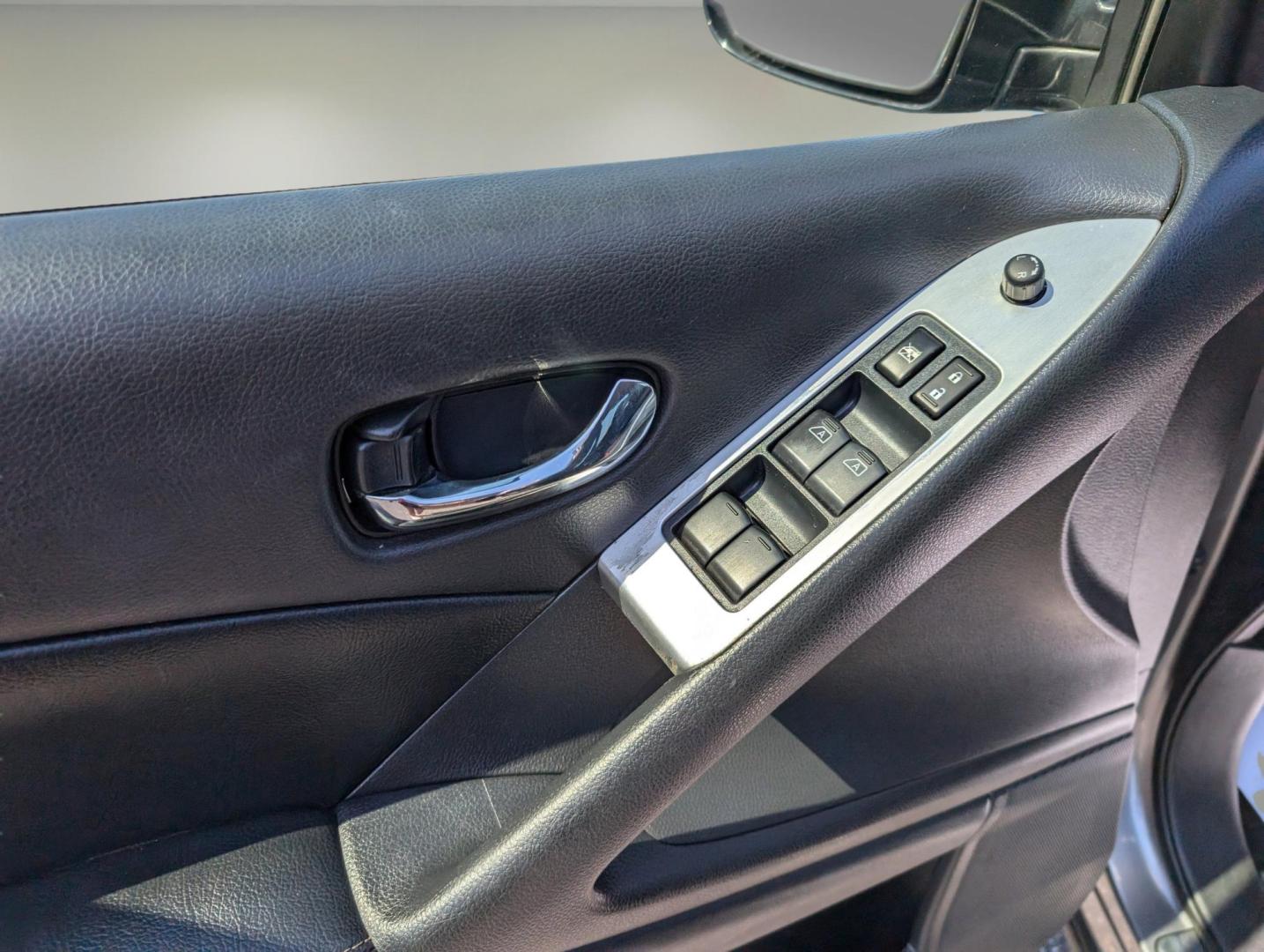 2014 /Black Nissan Murano SV (JN8AZ1MU8EW) with an Regular Unleaded V-6 3.5 L/213 engine, 1-Speed CVT w/OD transmission, located at 804 22nd Ave, Phenix City, AL, 36870, (334) 297-1860, 32.484749, -85.024475 - 2014 Nissan Murano SV - Photo#8