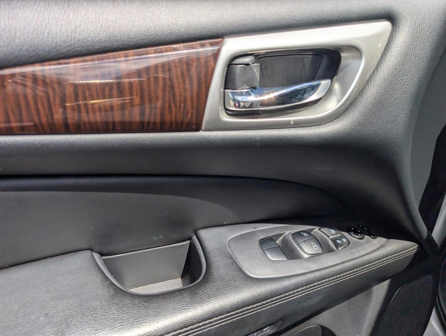 2014 /Charcoal Nissan Pathfinder SL (5N1AR2MNXEC) with an Regular Unleaded V-6 3.5 L/213 engine, 1-Speed CVT w/OD transmission, located at 5115 14th Ave., Columbus, GA, 31904, (706) 323-0345, 32.511494, -84.971046 - 2014 Nissan Pathfinder SL - Photo#8