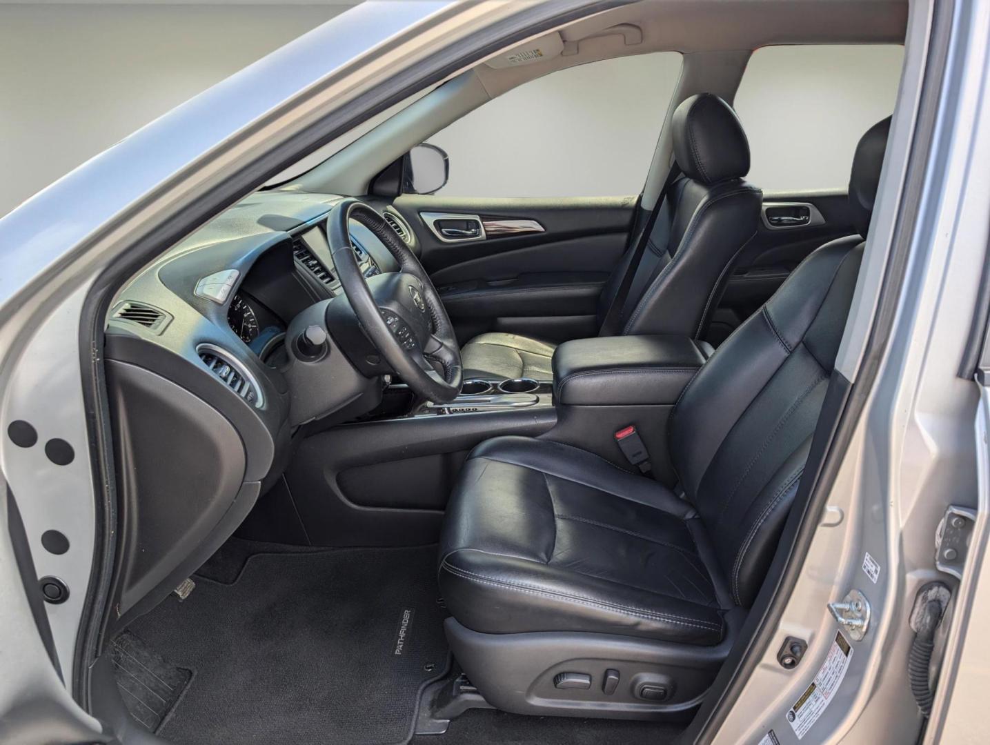 2014 /Charcoal Nissan Pathfinder SL (5N1AR2MNXEC) with an Regular Unleaded V-6 3.5 L/213 engine, 1-Speed CVT w/OD transmission, located at 5115 14th Ave., Columbus, GA, 31904, (706) 323-0345, 32.511494, -84.971046 - 2014 Nissan Pathfinder SL - Photo#9