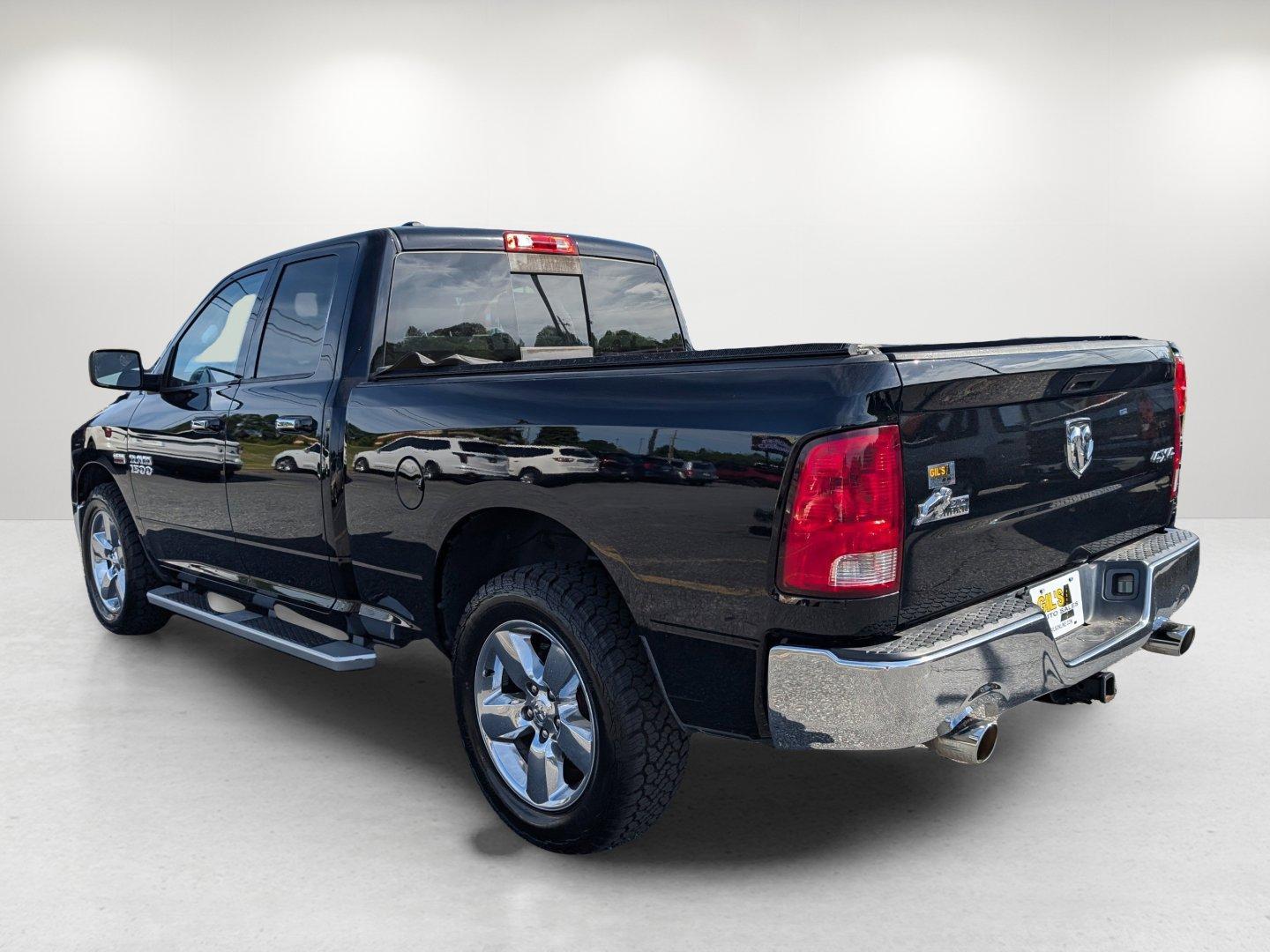 2014 /Diesel Gray/Black Ram 1500 Big Horn (1C6RR7GT7ES) with an Regular Unleaded V-8 5.7 L/345 engine, 8-Speed Automatic w/OD transmission, located at 1430 Gateway Drive, Opelika, AL, 36801, (334) 239-0944, 32.637871, -85.409790 - 2014 Ram 1500 Big Horn - Photo#6