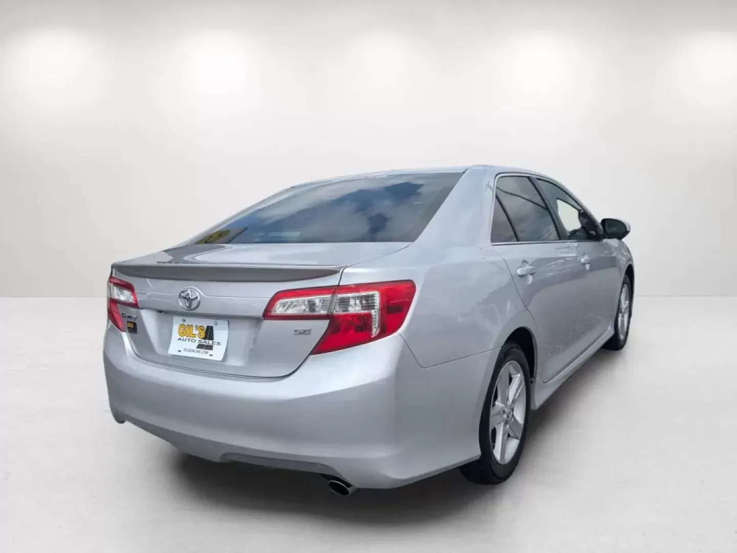 2014 Toyota Camry SE (4T1BF1FK7EU) with an Other engine, located at 7000 Northlake Connector, Columbus, GA, 31904, (706) 987-8085, 32.524975, -84.978134 - Looking for a reliable vehicle that offers comfort and efficiency for your daily commute or family trips? Look no further than this 2014 Toyota Camry, now available at Gils Auto in Phenix City, AL. As a trusted Buy Here Pay Here dealership, we specialize in providing second chance auto financing opt - Photo#4