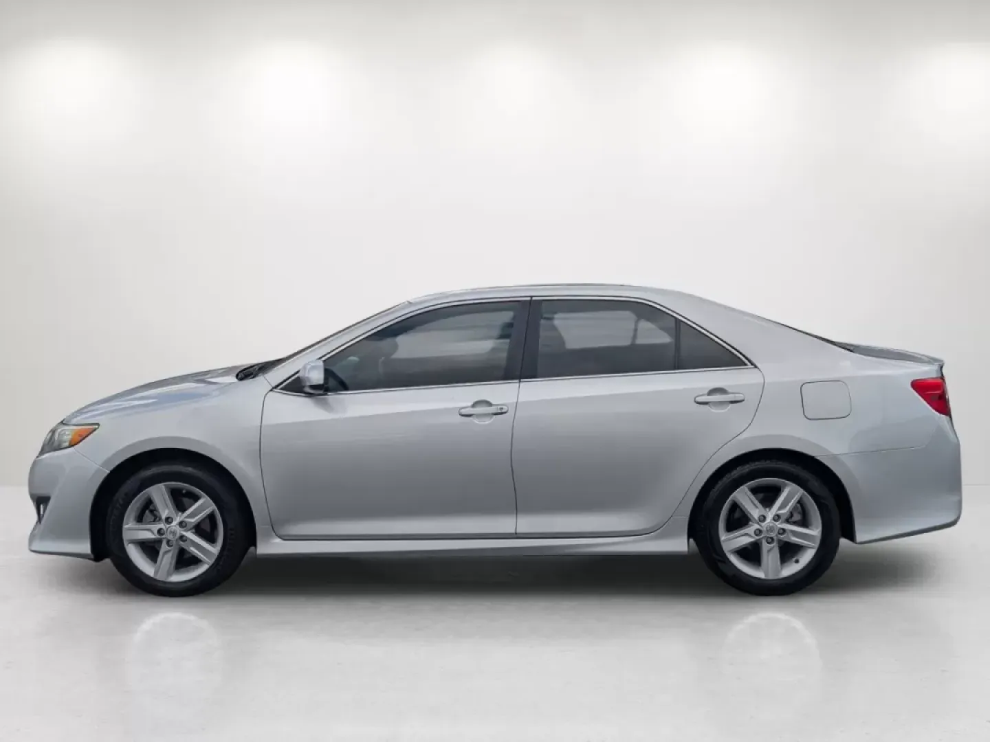 2014 Toyota Camry SE (4T1BF1FK6EU) with an Other engine, located at 5115 14th Ave., Columbus, GA, 31904, (706) 323-0345, 32.511494, -84.971046 - Are you seeking a dependable vehicle that fits seamlessly into your busy lifestyle? Look no further than this **2014 Toyota Camry** available now at **Gils Auto**, a trusted buy here pay here dealership located at **3959 U.S. 80 W, Phenix City, AL 36870**. With its spacious interior and reliable per - Photo#7