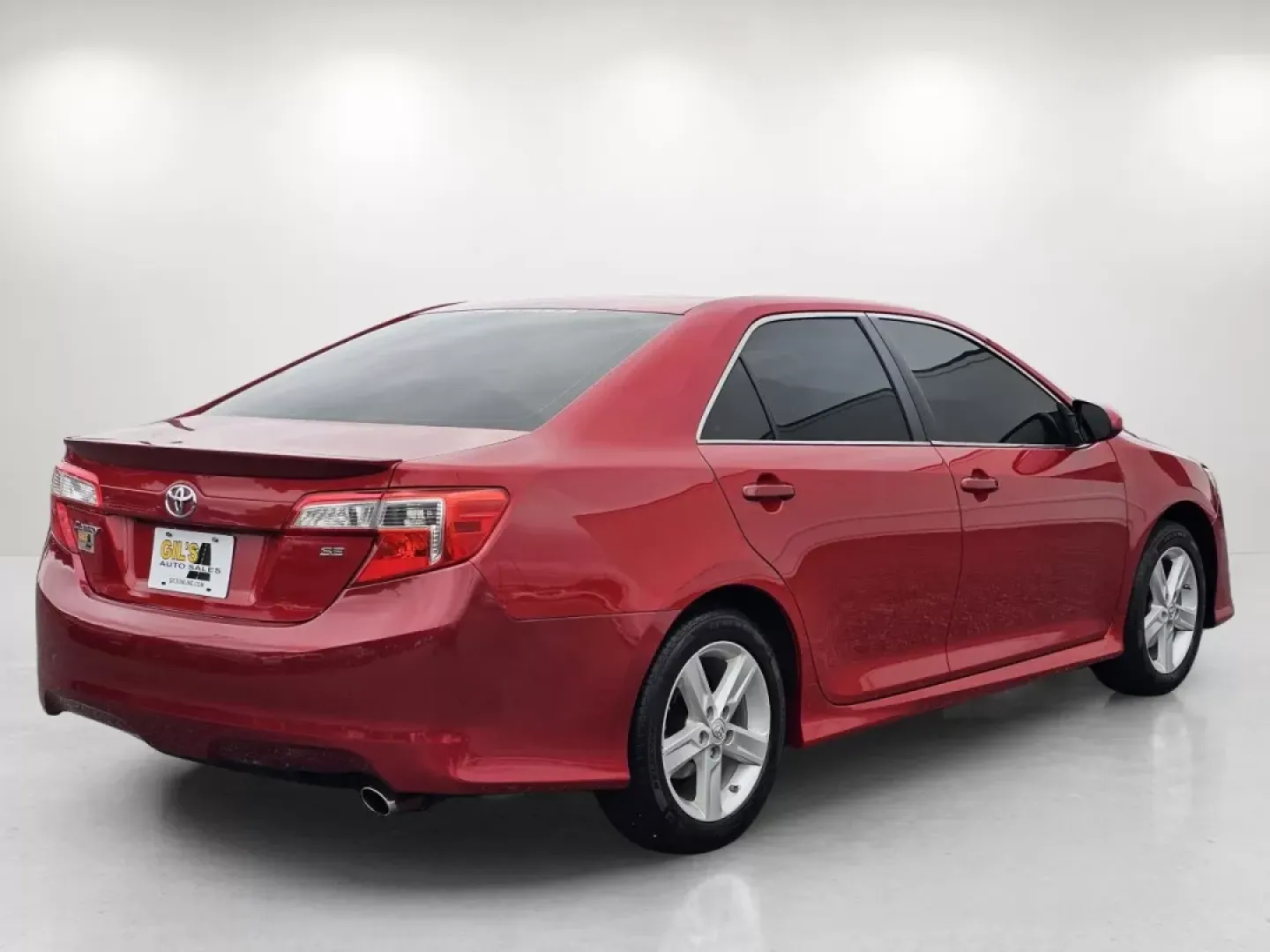 2014 Toyota Camry SE (4T1BF1FK2EU) with an Other engine, located at 1430 Gateway Drive, Opelika, AL, 36801, (334) 239-0944, 32.637871, -85.409790 - **Experience Comfort and Style with the 2014 Toyota Camry SE Perfect for Your Daily Commute!**<br /> <br /> Are you searching for a reliable sedan that combines style, functionality, and affordability? Look no further than this stunning 2014 Toyota Camry SE, available now at Gils Auto in Phenix Cit - Photo#4