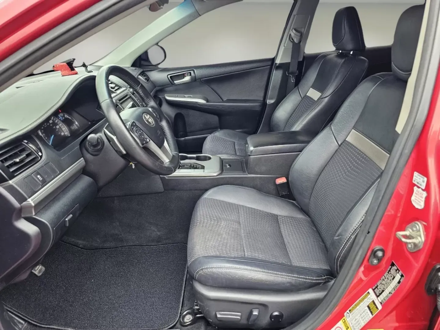 2014 Toyota Camry SE (4T1BF1FK2EU) with an Other engine, located at 1430 Gateway Drive, Opelika, AL, 36801, (334) 239-0944, 32.637871, -85.409790 - **Experience Comfort and Style with the 2014 Toyota Camry SE Perfect for Your Daily Commute!**<br /> <br /> Are you searching for a reliable sedan that combines style, functionality, and affordability? Look no further than this stunning 2014 Toyota Camry SE, available now at Gils Auto in Phenix Cit - Photo#9