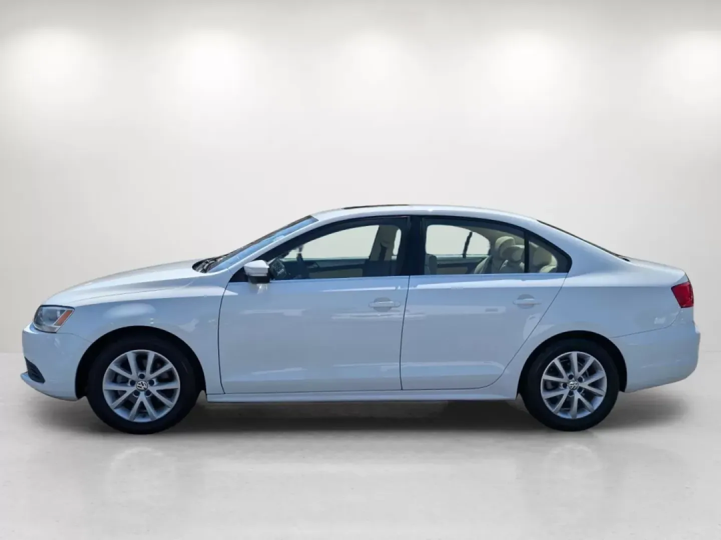 2014 Volkswagen Jetta SE w/Connectivity/Sunroof PZEV (3VWD17AJ2EM) with an Other engine, located at 1430 Gateway Drive, Opelika, AL, 36801, (334) 239-0944, 32.637871, -85.409790 - **Rev Up Your Daily Drive with the 2014 Volkswagen Jetta Sedan from Gils Auto!**<br /> <br /> Are you in the market for a reliable vehicle that combines style, comfort, and efficiency for your daily commute or weekend adventures? Look no further than this stunning 2014 Volkswagen Jetta Sedan, now av - Photo#7