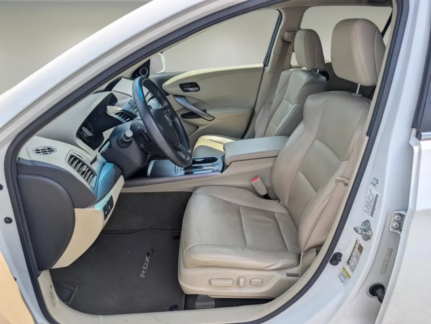 2015 Acura RDX Tech Pkg (5J8TB3H5XFL) with an Other engine, located at 5115 14th Ave., Columbus, GA, 31904, (706) 323-0345, 32.511494, -84.971046 - **Elevate Your Journeys with the 2015 Acura RDX: A Perfect Blend of Luxury and Utility**<br /> <br /> If you're looking for a vehicle that seamlessly enhances your day-to-day life while providing the comfort and performance you deserve, the 2015 Acura RDX is your ideal match. Whether you're a busy c - Photo#9