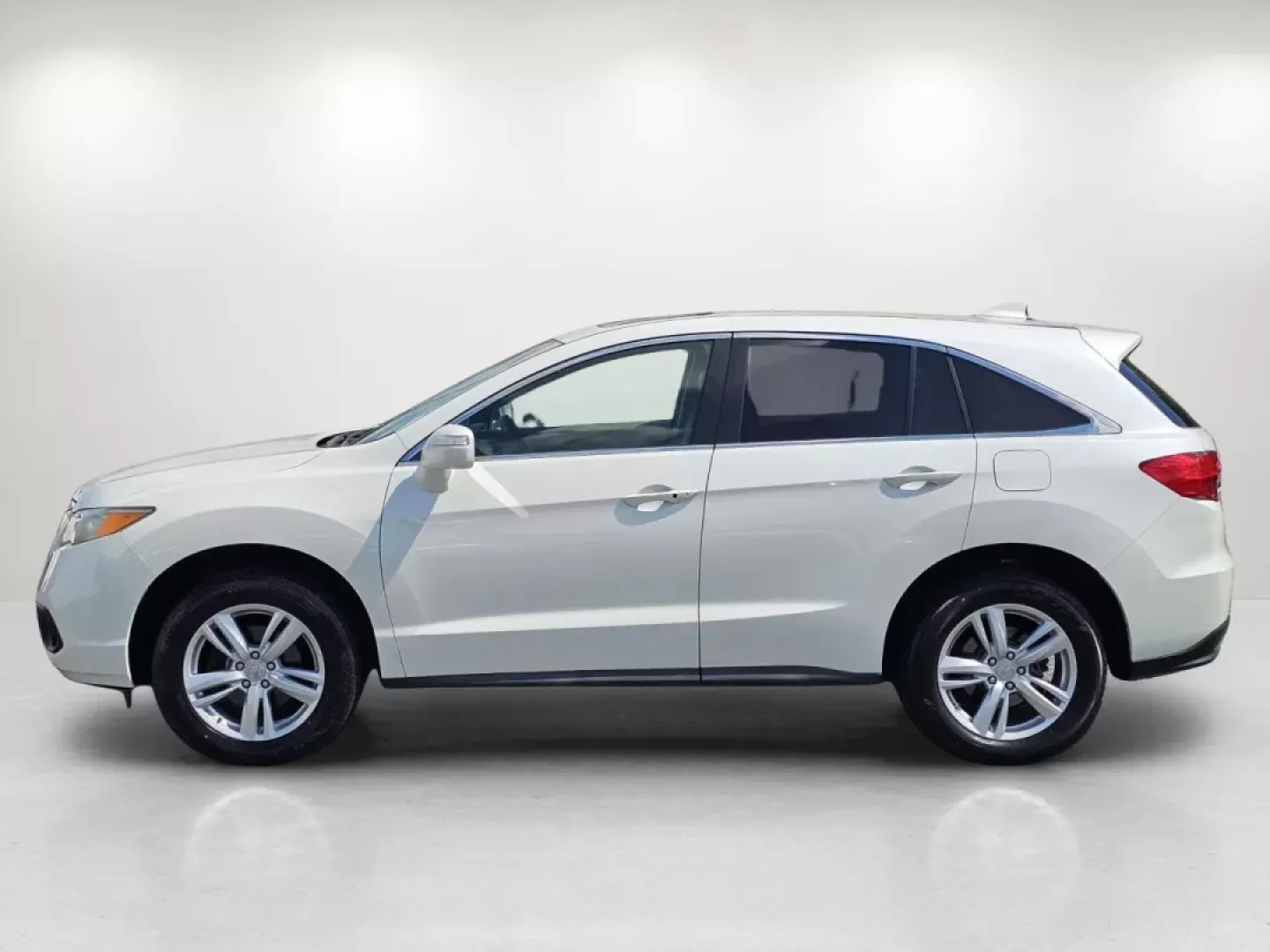 2015 Acura RDX (5J8TB4H32FL) with an Other engine, located at 3959 U.S. 80 W, Phenix City, AL, 36870, (334) 297-4885, 32.469296, -85.135185 - Are you ready to elevate your driving experience? If you're searching for a versatile, reliable, and stylish vehicle perfect for family outings, long commutes, or weekend adventures, look no further than this stunning 2015 Acura RDX available at Gils Auto in Phenix City, AL. With its sleek white ext - Photo#8