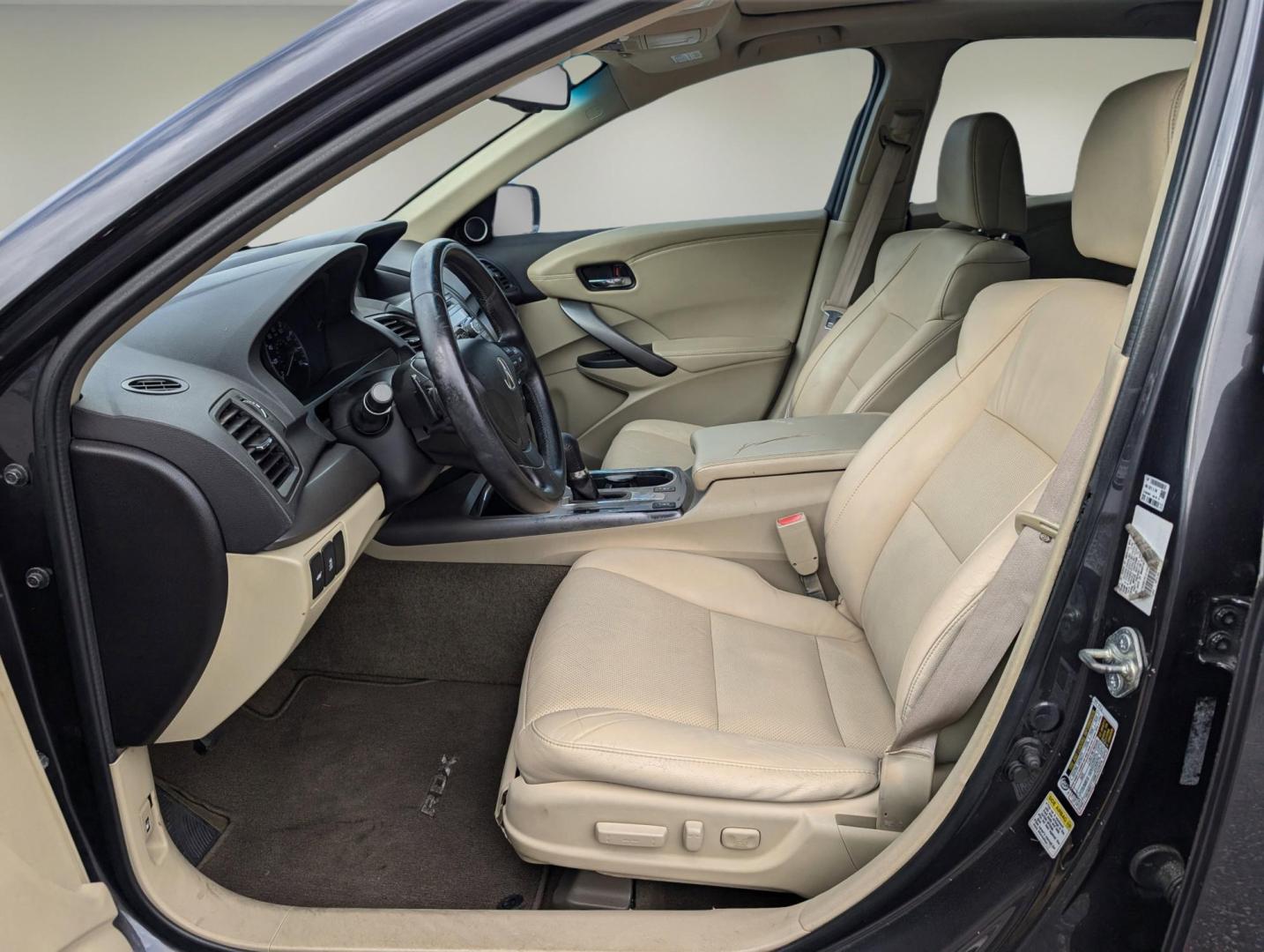 2015 Acura RDX Tech Pkg (5J8TB3H51FL) with an Premium Unleaded V-6 3.5 L/212 engine, 6-Speed Automatic w/OD transmission, located at 7000 Northlake Connector, Columbus, GA, 31904, (706) 987-8085, 32.524975, -84.978134 - 2015 Acura RDX Tech Pkg - Photo#9