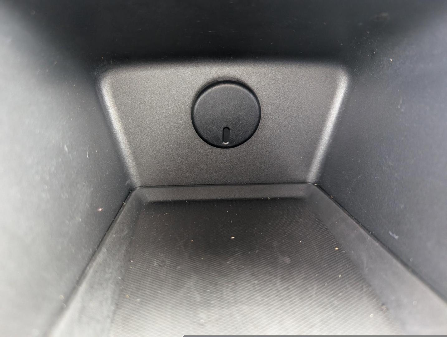 2015 /Light Titanium/Jet Black Chevrolet Equinox LT (2GNALBEK4F1) with an Gas I4 2.4/145 engine, 6-Speed Automatic transmission, located at 3959 U.S. 80 W, Phenix City, AL, 36870, (334) 297-4885, 32.469296, -85.135185 - 2015 Chevrolet Equinox LT - Photo#15