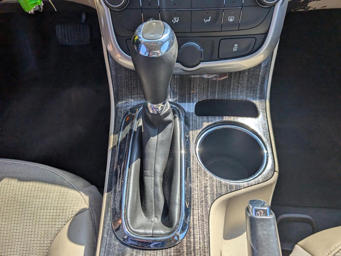 2015 /Cocoa/Light Neutral Chevrolet Malibu LT (1G11C5SL1FF) with an Gas I4 2.5L/150 engine, 6-Speed Automatic transmission, located at 1430 Gateway Drive, Opelika, AL, 36801, (334) 239-0944, 32.637871, -85.409790 - 2015 Chevrolet Malibu LT - Photo#12
