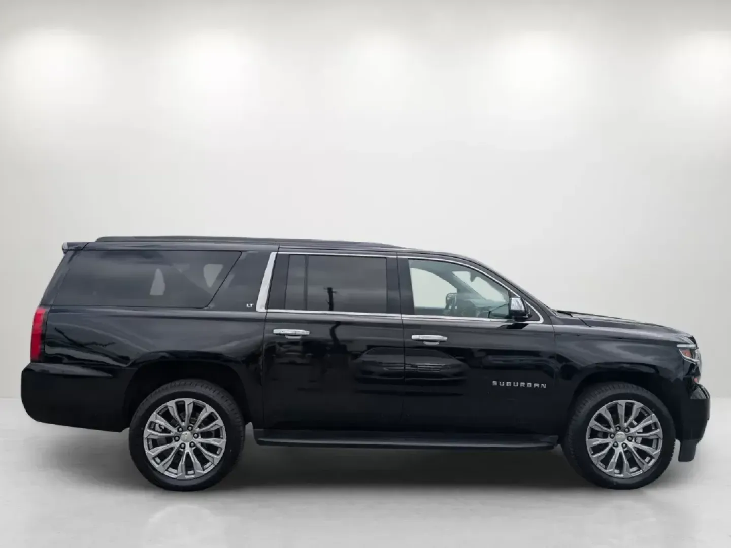2015 /Jet Black Chevrolet Suburban LT (1GNSKJKC5FR) with an Gas/Ethanol V8 5.3L/ engine, 6-Speed Automatic transmission, located at 1430 Gateway Drive, Opelika, AL, 36801, (334) 239-0944, 32.637871, -85.409790 - **Elevate Your Family Adventures with This 2015 Chevrolet Suburban LT!**<br /> <br /> Are you on the lookout for the perfect vehicle for your growing family or weekend getaways? Look no further! This 2015 Chevrolet Suburban LT offers the versatility, comfort, and advanced features that make it an id - Photo#3