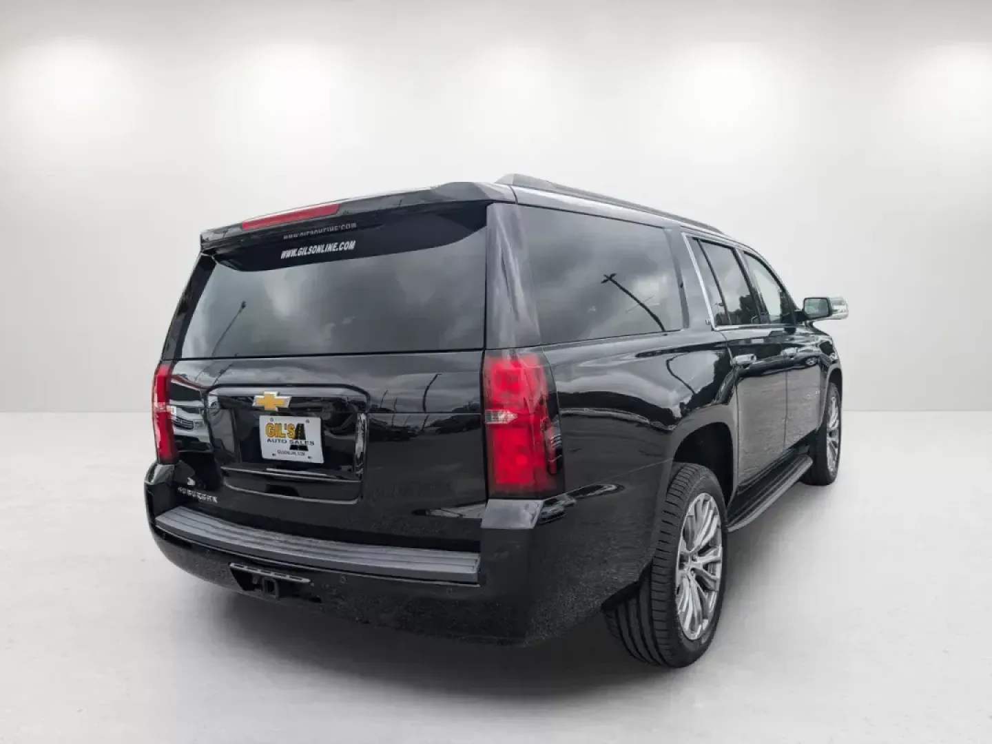2015 /Jet Black Chevrolet Suburban LT (1GNSKJKC5FR) with an Gas/Ethanol V8 5.3L/ engine, 6-Speed Automatic transmission, located at 1430 Gateway Drive, Opelika, AL, 36801, (334) 239-0944, 32.637871, -85.409790 - **Elevate Your Family Adventures with This 2015 Chevrolet Suburban LT!**<br /> <br /> Are you on the lookout for the perfect vehicle for your growing family or weekend getaways? Look no further! This 2015 Chevrolet Suburban LT offers the versatility, comfort, and advanced features that make it an id - Photo#4
