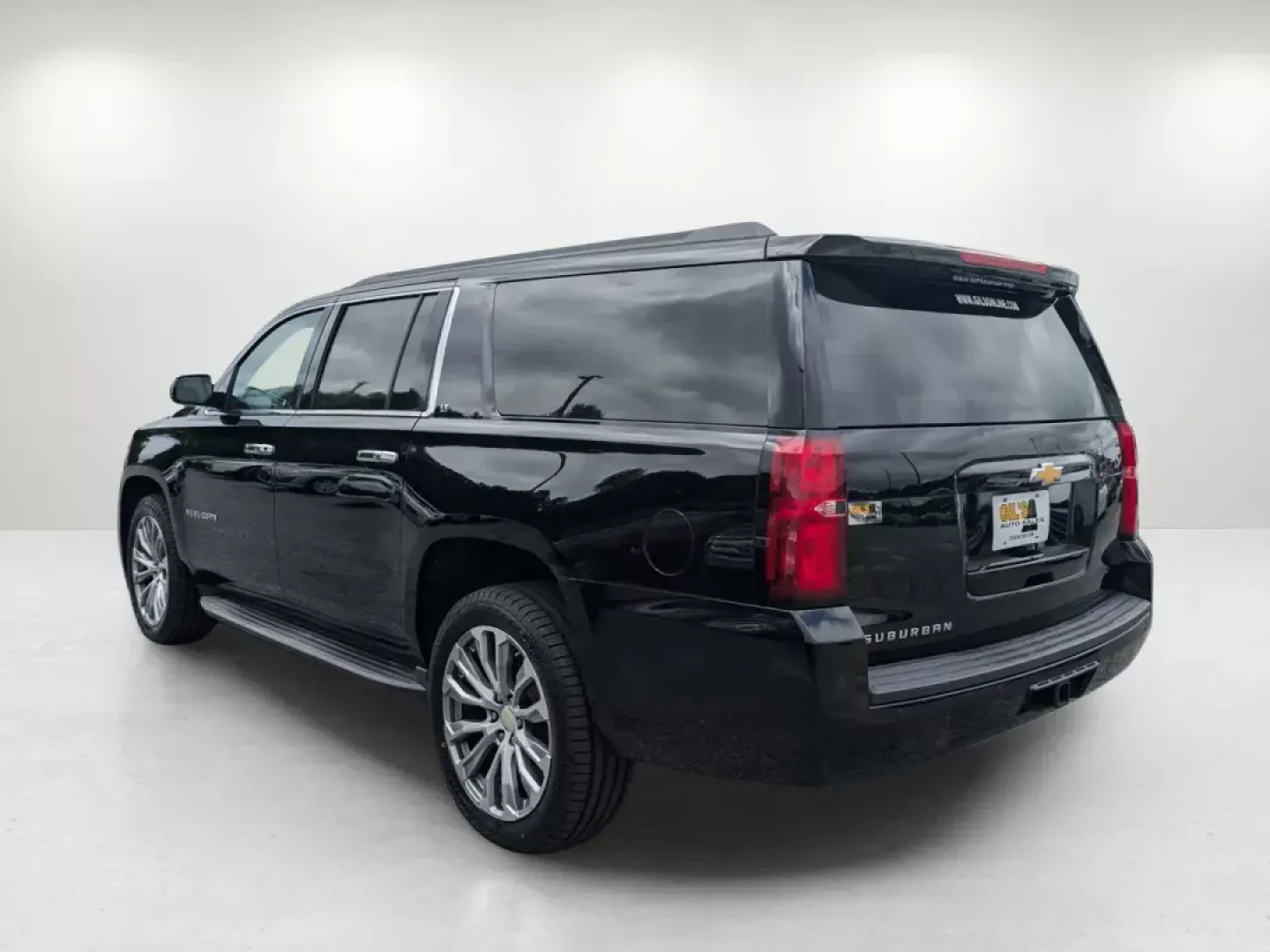 2015 /Jet Black Chevrolet Suburban LT (1GNSKJKC5FR) with an Gas/Ethanol V8 5.3L/ engine, 6-Speed Automatic transmission, located at 1430 Gateway Drive, Opelika, AL, 36801, (334) 239-0944, 32.637871, -85.409790 - **Elevate Your Family Adventures with This 2015 Chevrolet Suburban LT!**<br /> <br /> Are you on the lookout for the perfect vehicle for your growing family or weekend getaways? Look no further! This 2015 Chevrolet Suburban LT offers the versatility, comfort, and advanced features that make it an id - Photo#6