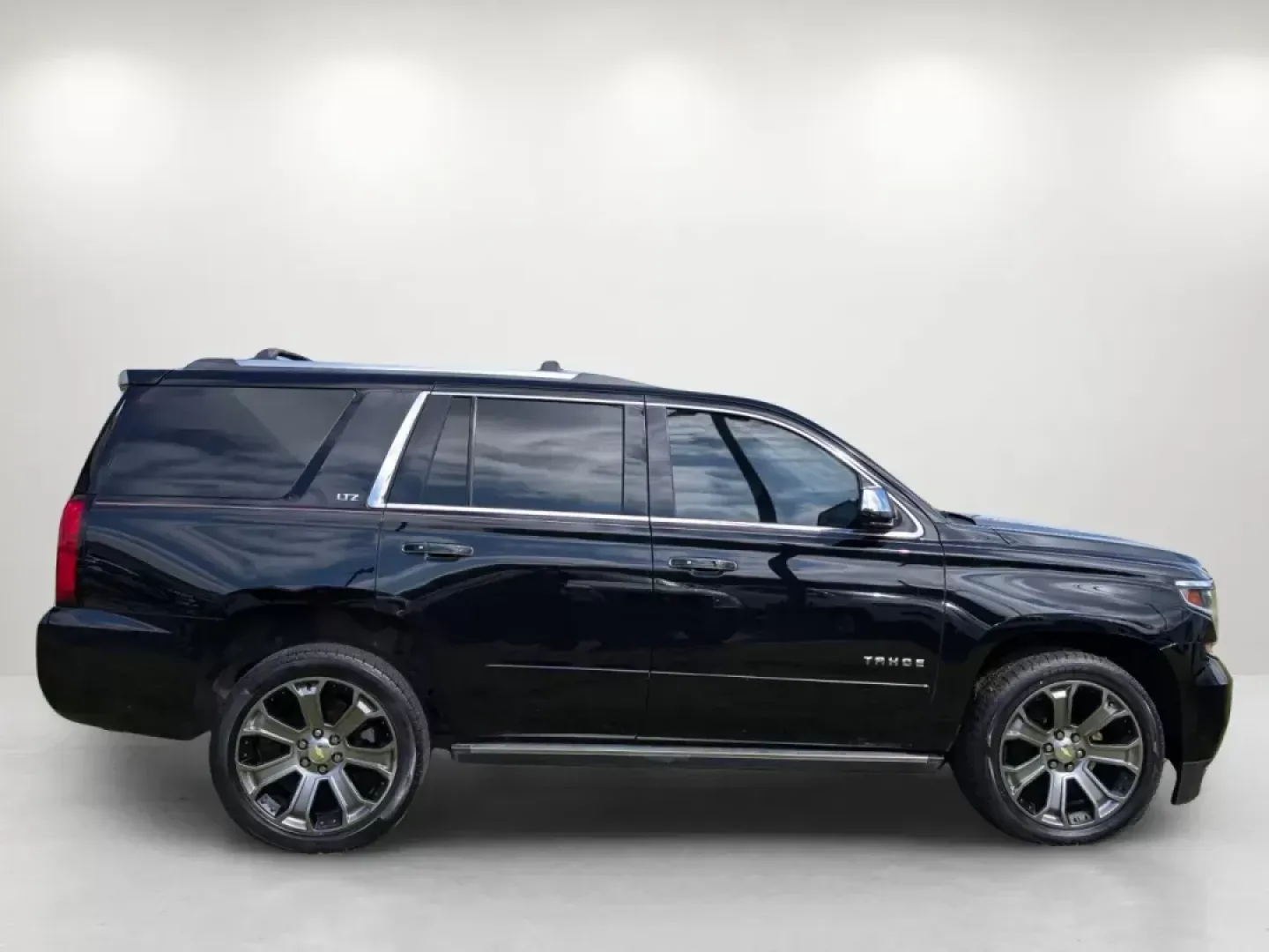 2015 /Jet Black Chevrolet Tahoe LTZ (1GNSKCKC7FR) with an Gas/Ethanol V8 5.3L/ engine, 6-Speed Automatic transmission, located at 3959 U.S. 80 W, Phenix City, AL, 36870, (334) 297-4885, 32.469296, -85.135185 - 2015 Chevrolet Tahoe LTZ - Photo#4