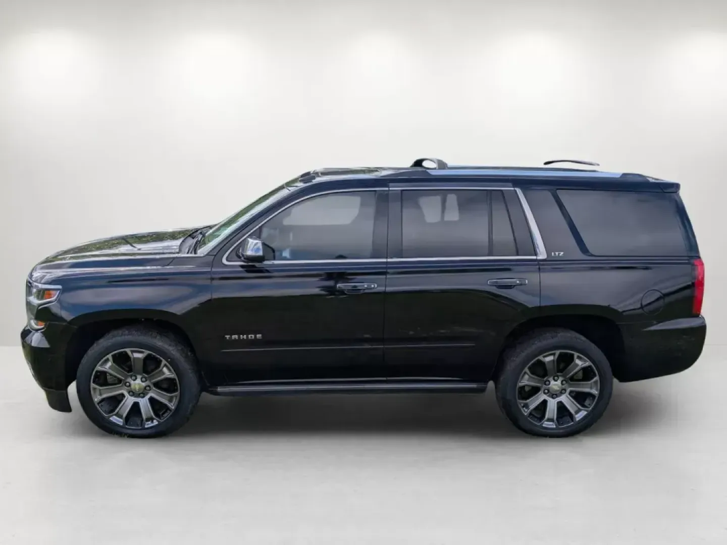 2015 /Jet Black Chevrolet Tahoe LTZ (1GNSKCKC7FR) with an Gas/Ethanol V8 5.3L/ engine, 6-Speed Automatic transmission, located at 3959 U.S. 80 W, Phenix City, AL, 36870, (334) 297-4885, 32.469296, -85.135185 - 2015 Chevrolet Tahoe LTZ - Photo#8