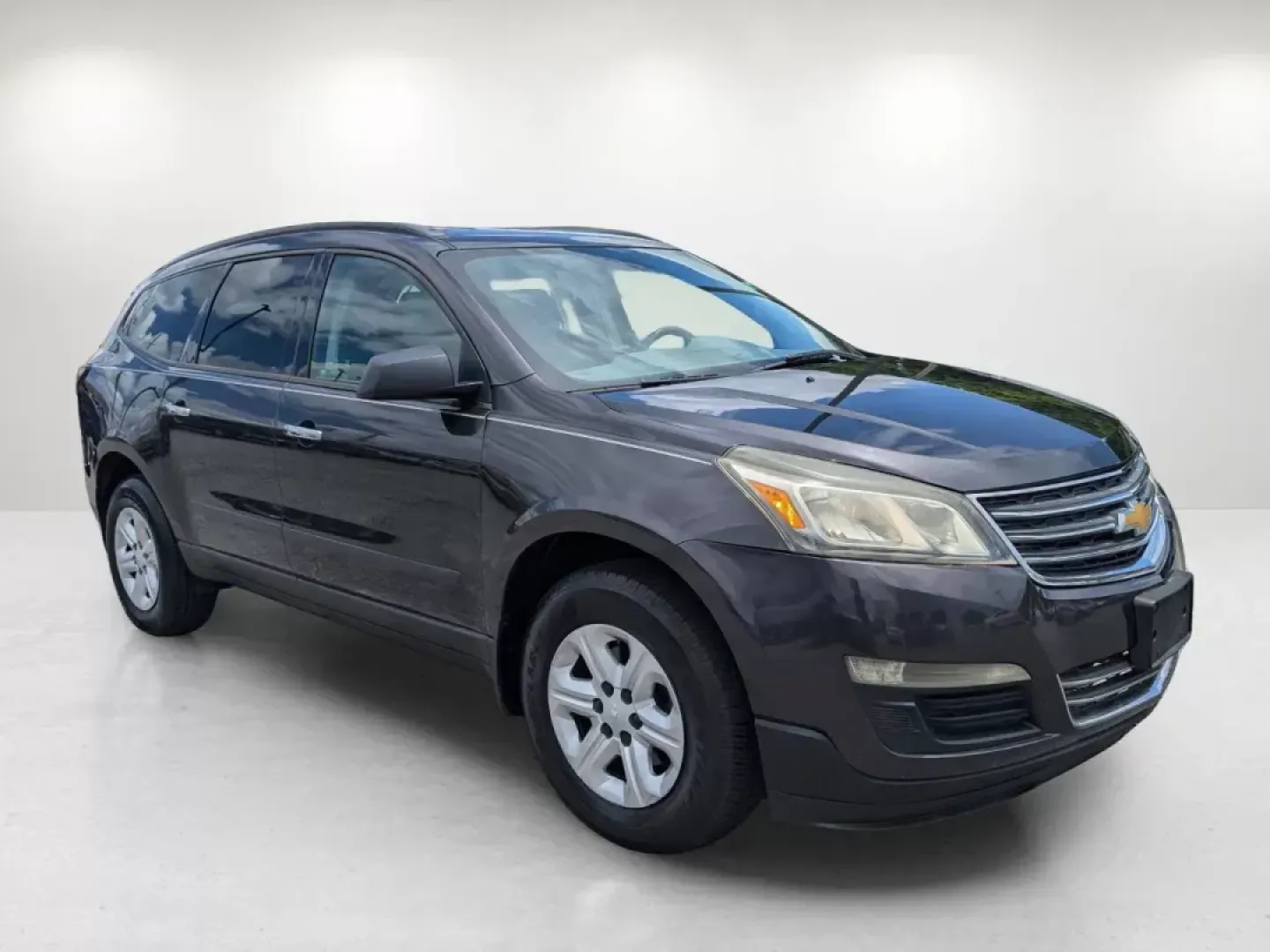 2015 /Dark Titanium/Light Titanium Chevrolet Traverse LS (1GNKRFKD6FJ) with an Other engine, located at 521 Old Farm Lane Rd, Prattville, AL, 36066, (334) 325-1505, 32.482460, -86.416367 - Experience the ultimate family road trips or weekend adventures with the 2015 Chevrolet Traverse LS, now available at Gils Auto in Prattville, AL. This spacious SUV is designed to accommodate your growing family, providing comfort and convenience without breaking the bank. With an impressive eight-p - Photo#2