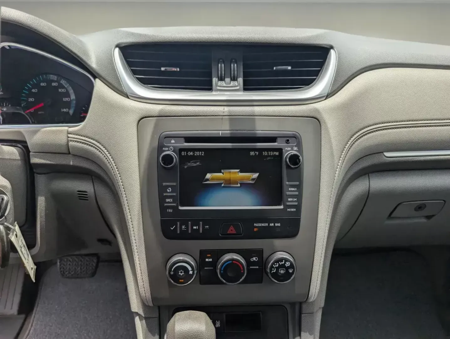 2015 /Dark Titanium/Light Titanium Chevrolet Traverse LS (1GNKRFKD6FJ) with an Other engine, located at 521 Old Farm Lane Rd, Prattville, AL, 36066, (334) 325-1505, 32.482460, -86.416367 - Experience the ultimate family road trips or weekend adventures with the 2015 Chevrolet Traverse LS, now available at Gils Auto in Prattville, AL. This spacious SUV is designed to accommodate your growing family, providing comfort and convenience without breaking the bank. With an impressive eight-p - Photo#14