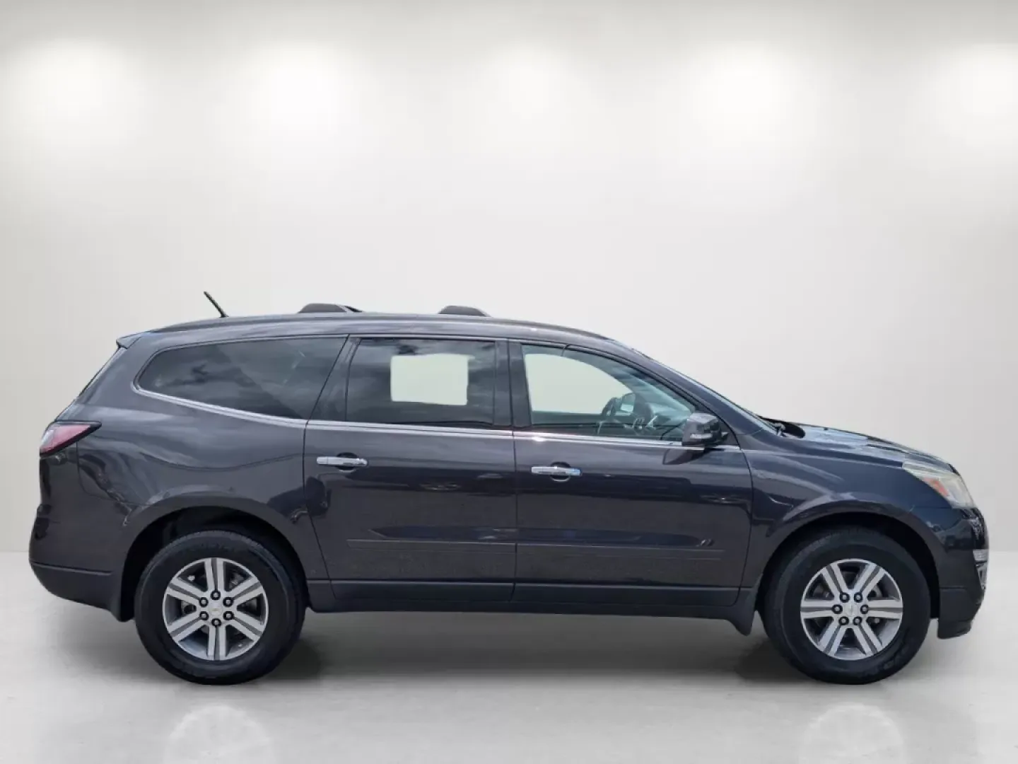 2015 /Ebony Chevrolet Traverse LT (1GNKRHKD2FJ) with an Other engine, located at 3959 U.S. 80 W, Phenix City, AL, 36870, (334) 297-4885, 32.469296, -85.135185 - **Explore Family Adventures with the 2015 Chevrolet Traverse LT at Gils Auto!**<br /> <br /> Are you ready for your next family adventure? The 2015 Chevrolet Traverse LT is the perfect companion for those weekend getaways, family road trips, or daily commutes around Phenix City, AL. With ample seati - Photo#3