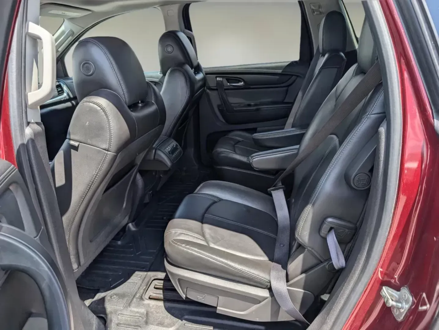 2015 /Ebony Chevrolet Traverse LT (1GNKVHKD6FJ) with an Gas V6 3.6L/217 engine, 6-Speed Automatic transmission, located at 7000 Northlake Connector, Columbus, GA, 31904, (706) 987-8085, 32.524975, -84.978134 - 2015 Chevrolet Traverse LT - Photo#10