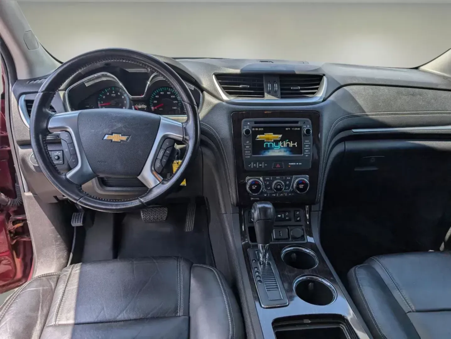 2015 /Ebony Chevrolet Traverse LT (1GNKVHKD6FJ) with an Gas V6 3.6L/217 engine, 6-Speed Automatic transmission, located at 7000 Northlake Connector, Columbus, GA, 31904, (706) 987-8085, 32.524975, -84.978134 - 2015 Chevrolet Traverse LT - Photo#12