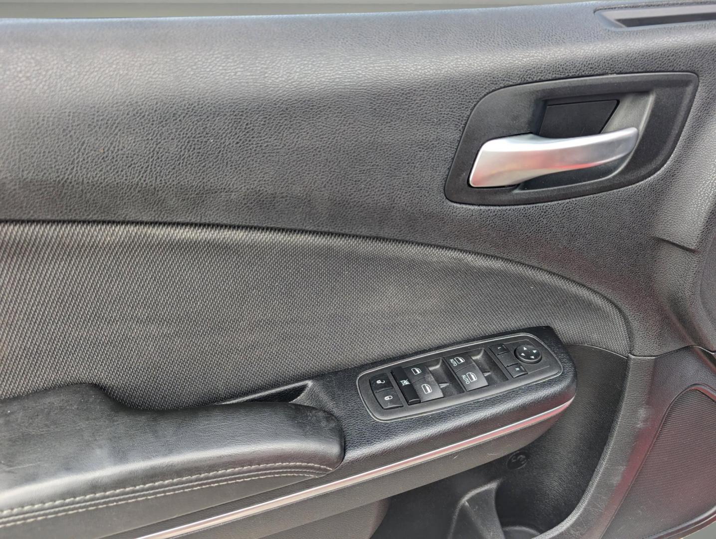 2015 /Black Dodge Charger SE (2C3CDXBGXFH) with an Regular Unleaded V-6 3.6 L/220 engine, 8-Speed Automatic w/OD transmission, located at 1430 Gateway Drive, Opelika, AL, 36801, (334) 239-0944, 32.637871, -85.409790 - 2015 Dodge Charger SE - Photo#8