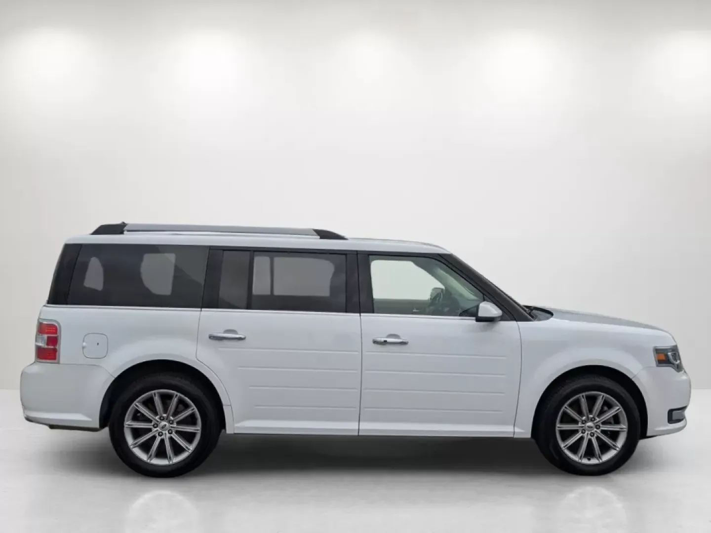 2015 Ford Flex Limited (2FMHK6D87FB) with an Other engine, located at 1430 Gateway Drive, Opelika, AL, 36801, (334) 239-0944, 32.637871, -85.409790 - **Explore the Open Road in Comfort: 2015 Ford Flex Limited AWD at Gils Auto in Phenix City, AL!**<br /> <br /> Are you looking for the perfect family vehicle that accommodates your active lifestyle while providing comfort, safety, and style? Look no further than this stunning **2015 Ford Flex Limite - Photo#3