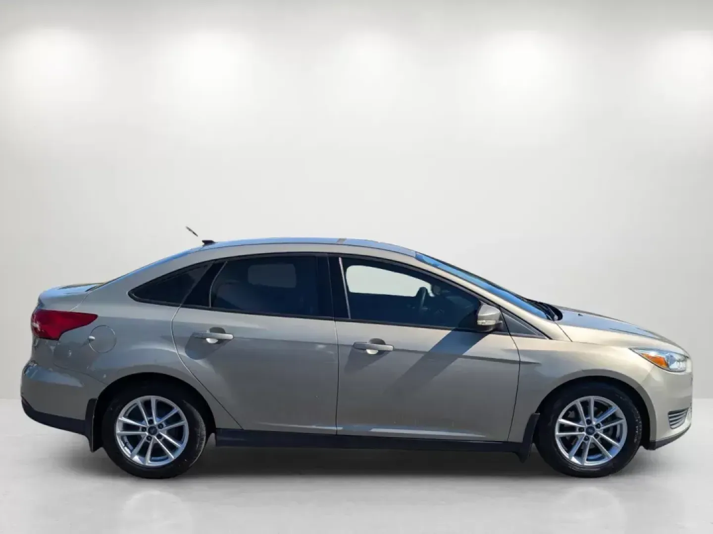 2015 Ford Focus SE (1FADP3F22FL) with an Other engine, located at 1430 Gateway Drive, Opelika, AL, 36801, (334) 239-0944, 32.637871, -85.409790 - **Discover the Perfect Sedan for Your Lifestyle at Gils Auto - Opelika!**<br /> <br /> Are you on the hunt for a reliable vehicle that fits your busy lifestyle? Whether you're a budget-conscious buyer seeking a dependable daily commuter, or a growing family needing a spacious and comfortable ride, t - Photo#5